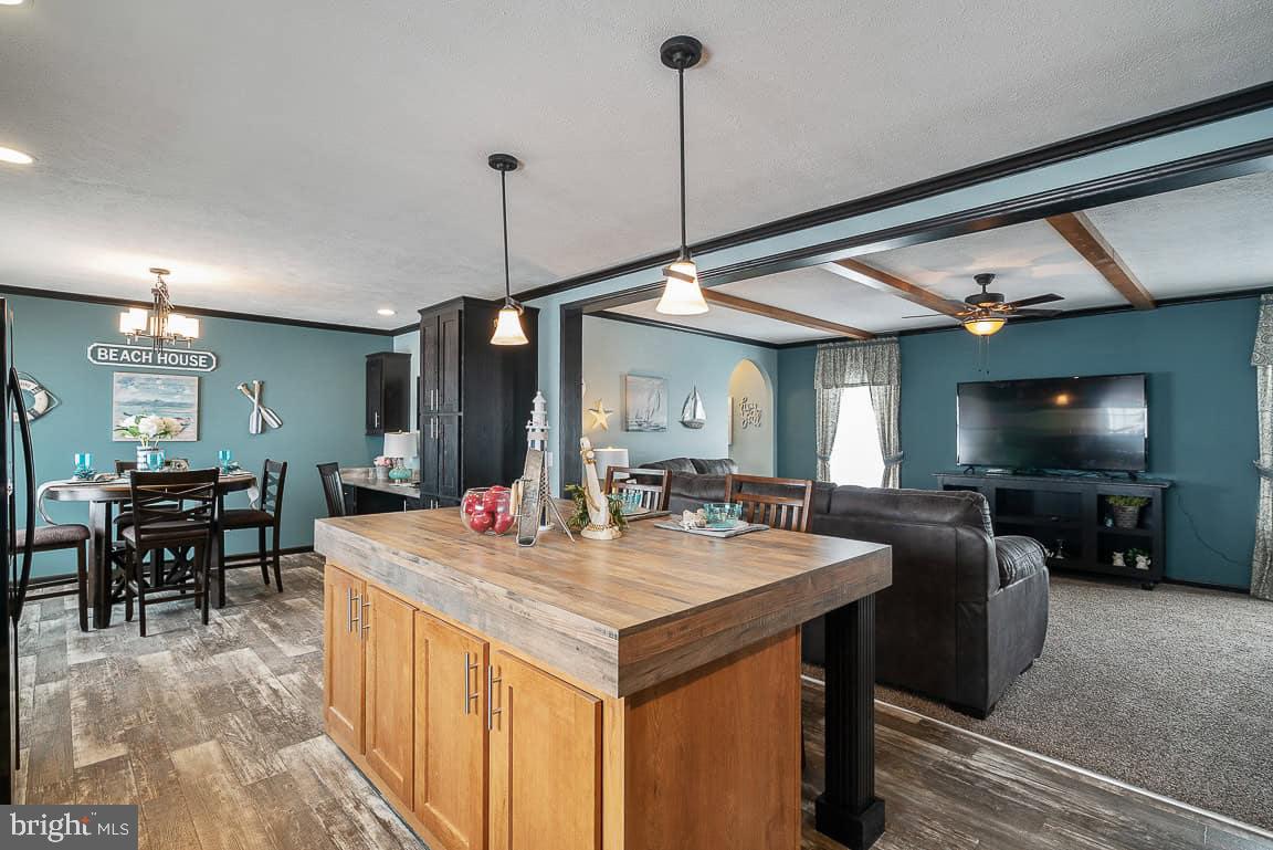 FOUR WAY MANOR - Residential