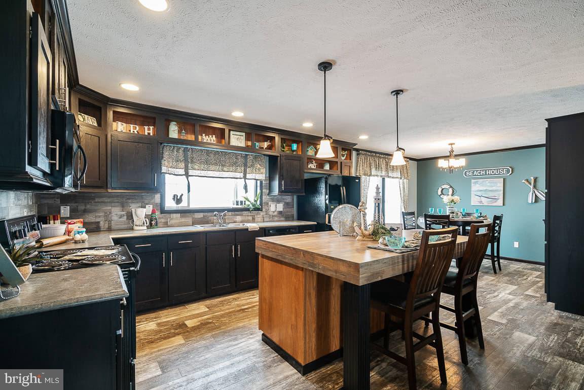 FOUR WAY MANOR - Residential