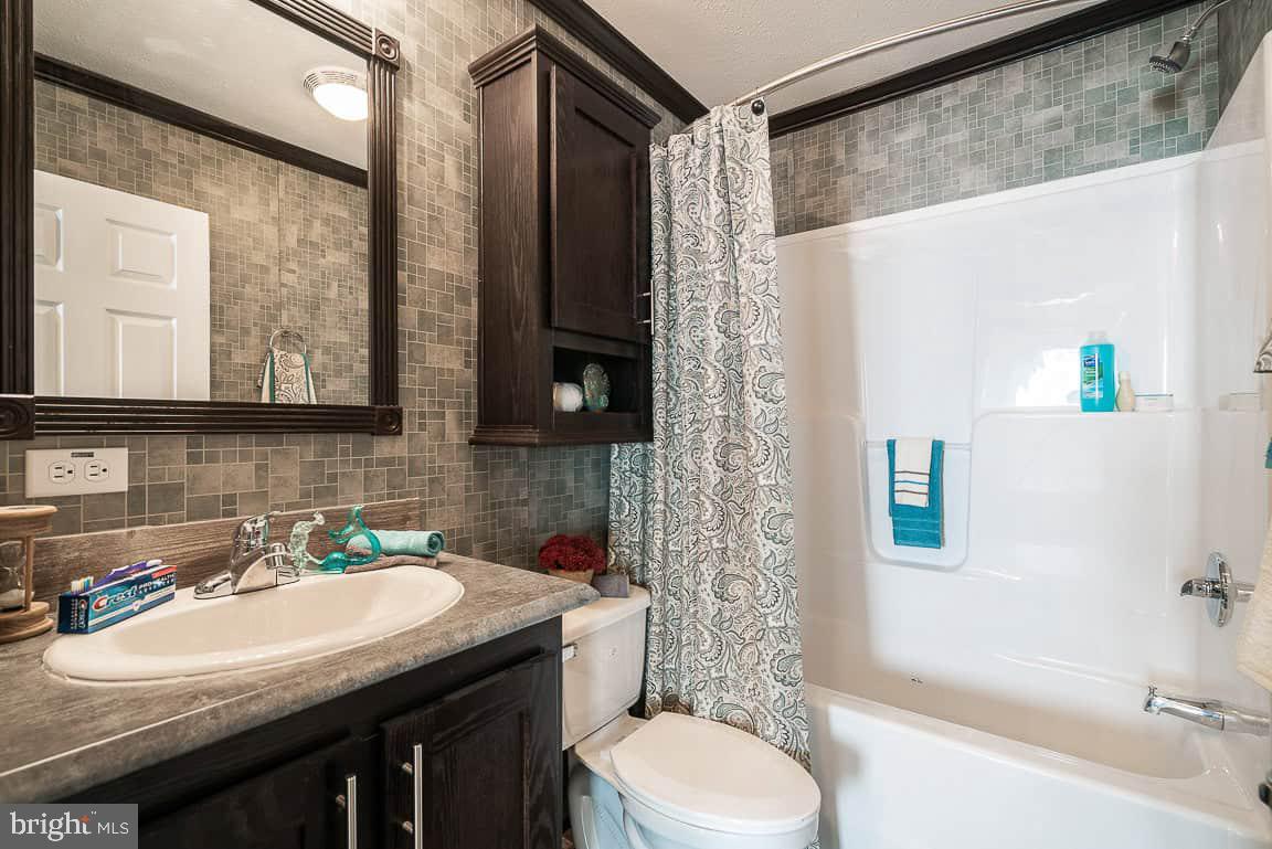 FOUR WAY MANOR - Residential