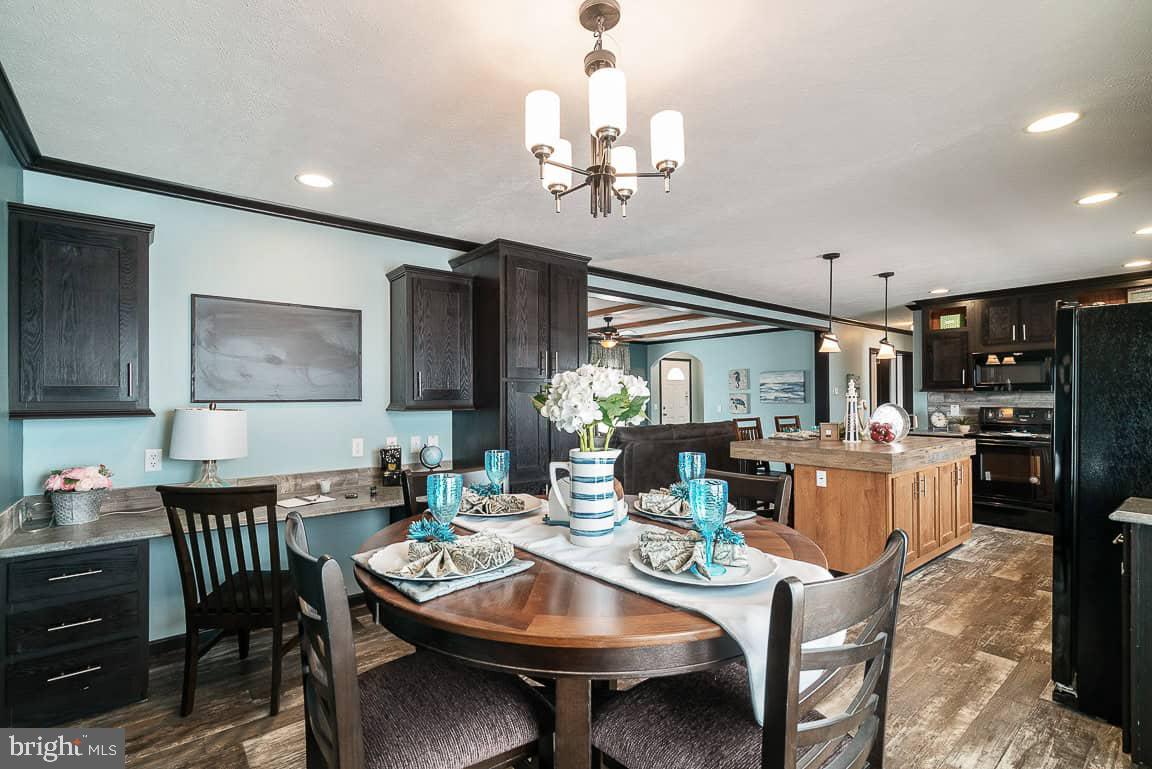 FOUR WAY MANOR - Residential