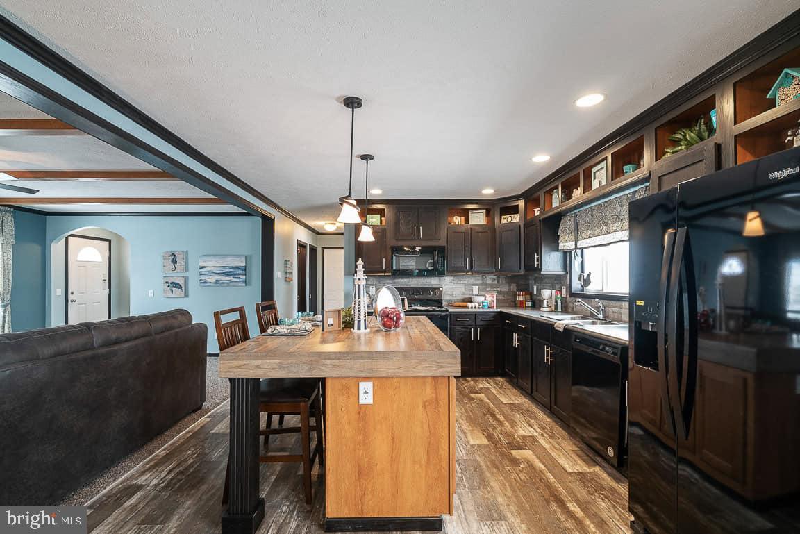 FOUR WAY MANOR - Residential