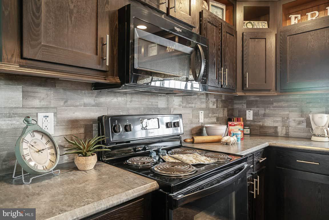 FOUR WAY MANOR - Residential