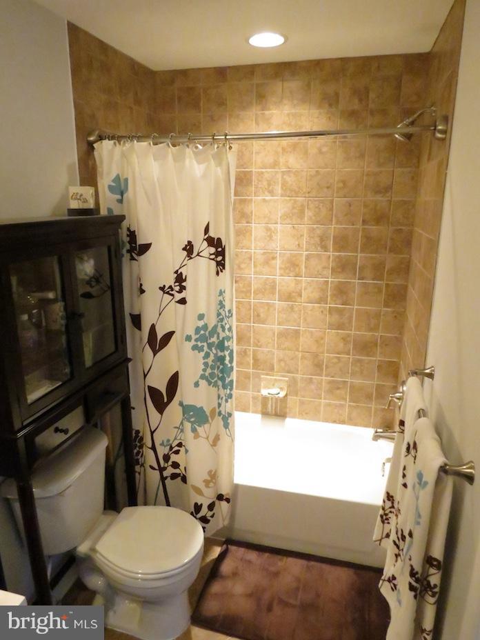 TWIN ARCH CROSSING - Residential Lease