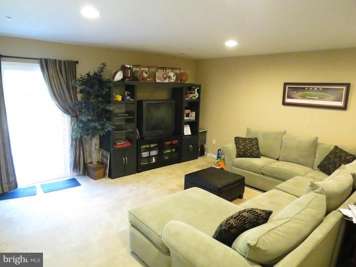 TWIN ARCH CROSSING - Residential Lease