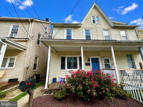Townhouse For Sale - 550 W Franklin Street<br/> SLATINGTON, PA 18080