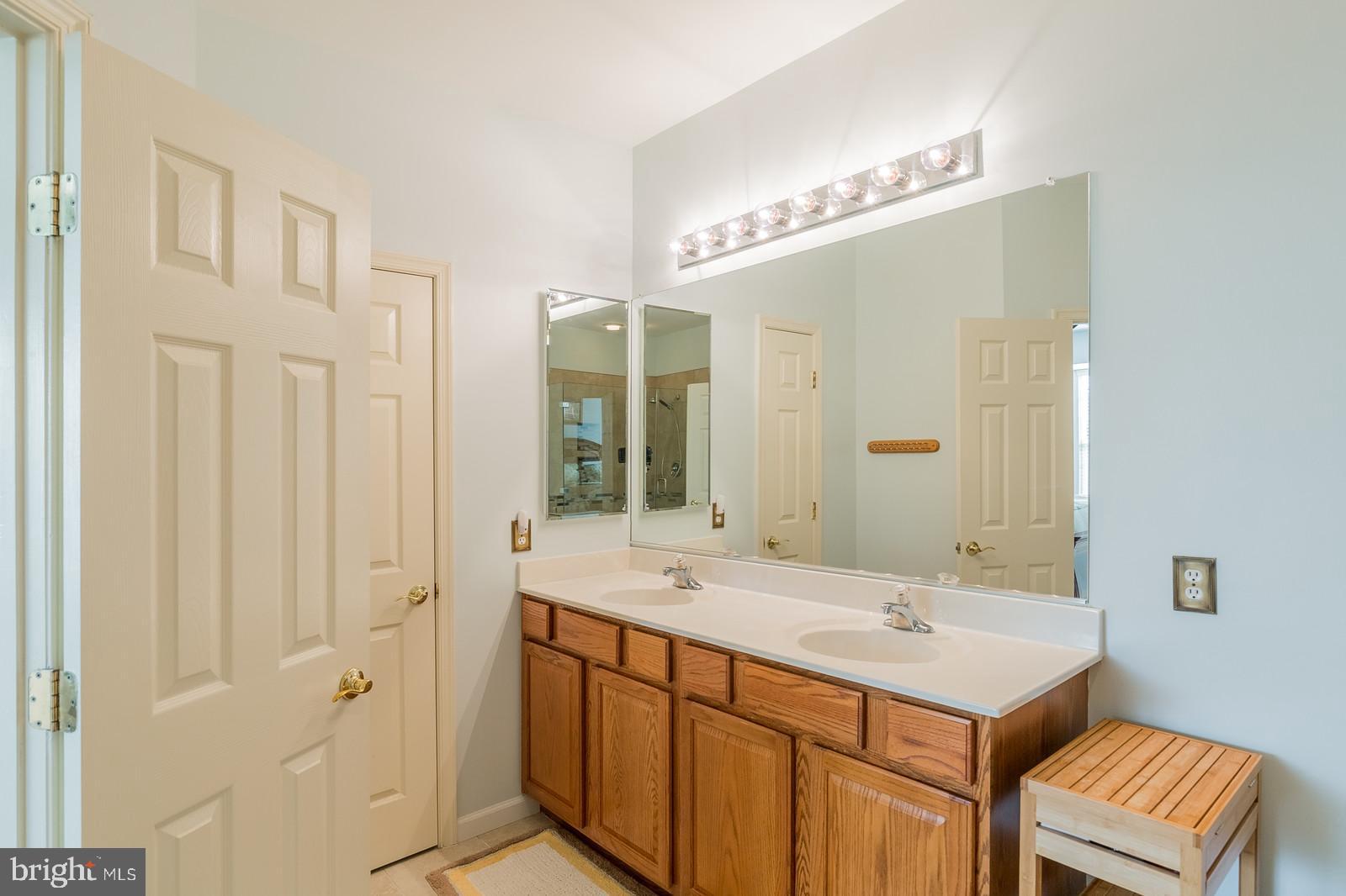 FOUR SEASONS - Residential