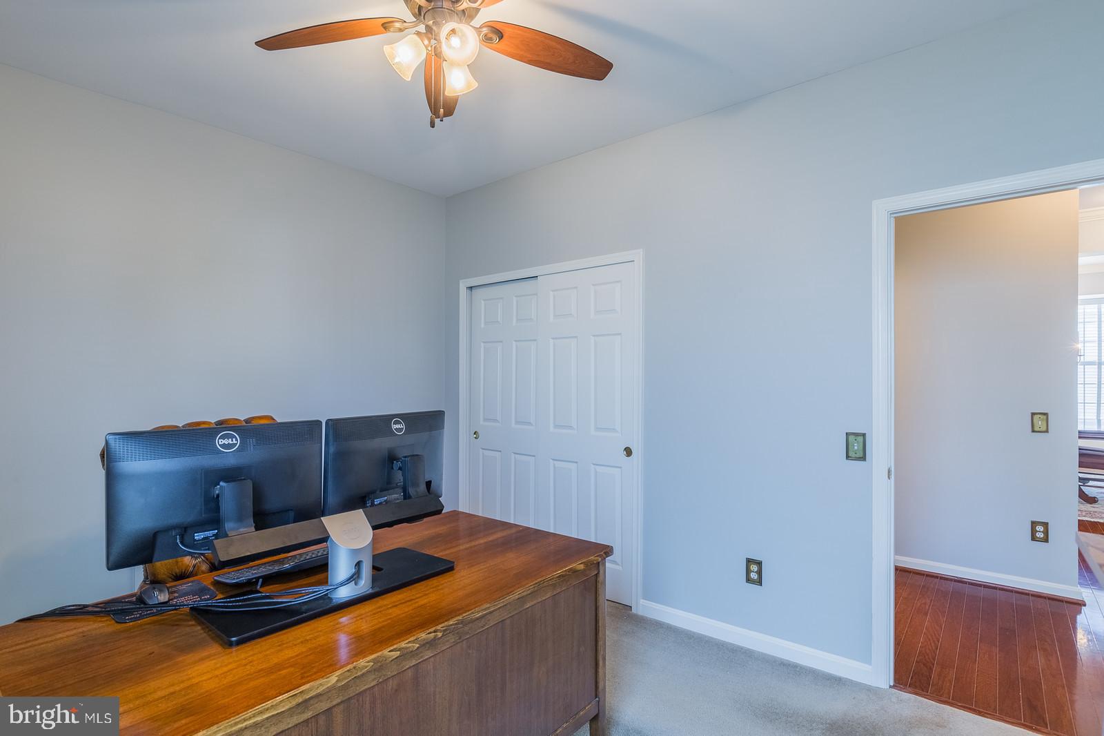 FOUR SEASONS - Residential