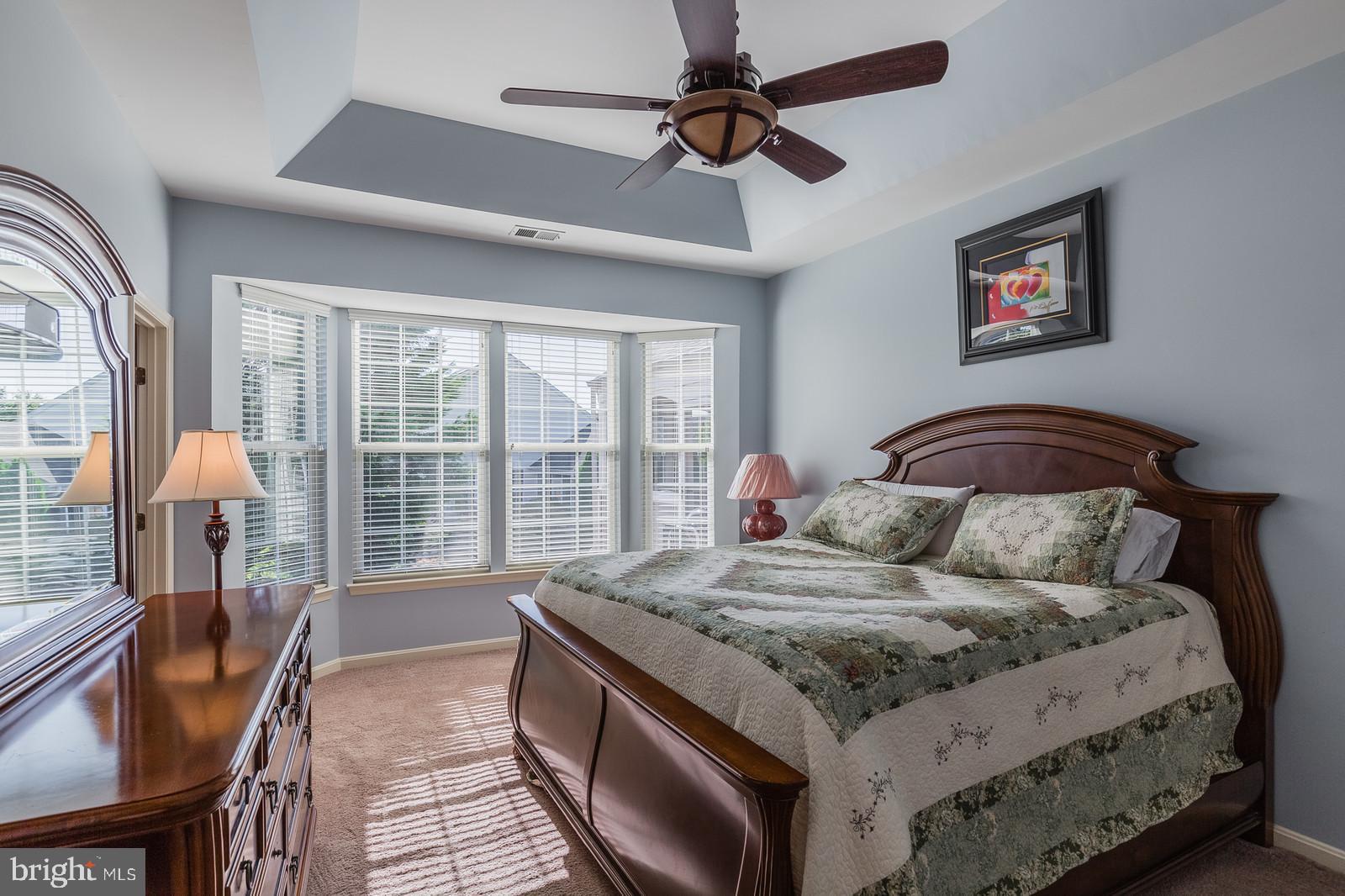 FOUR SEASONS - Residential