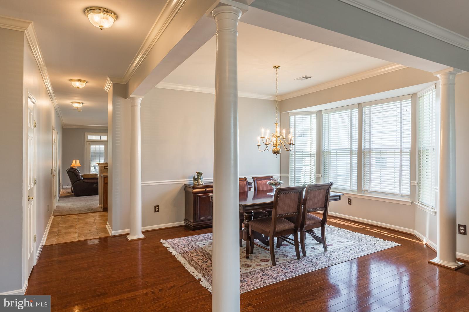 FOUR SEASONS - Residential