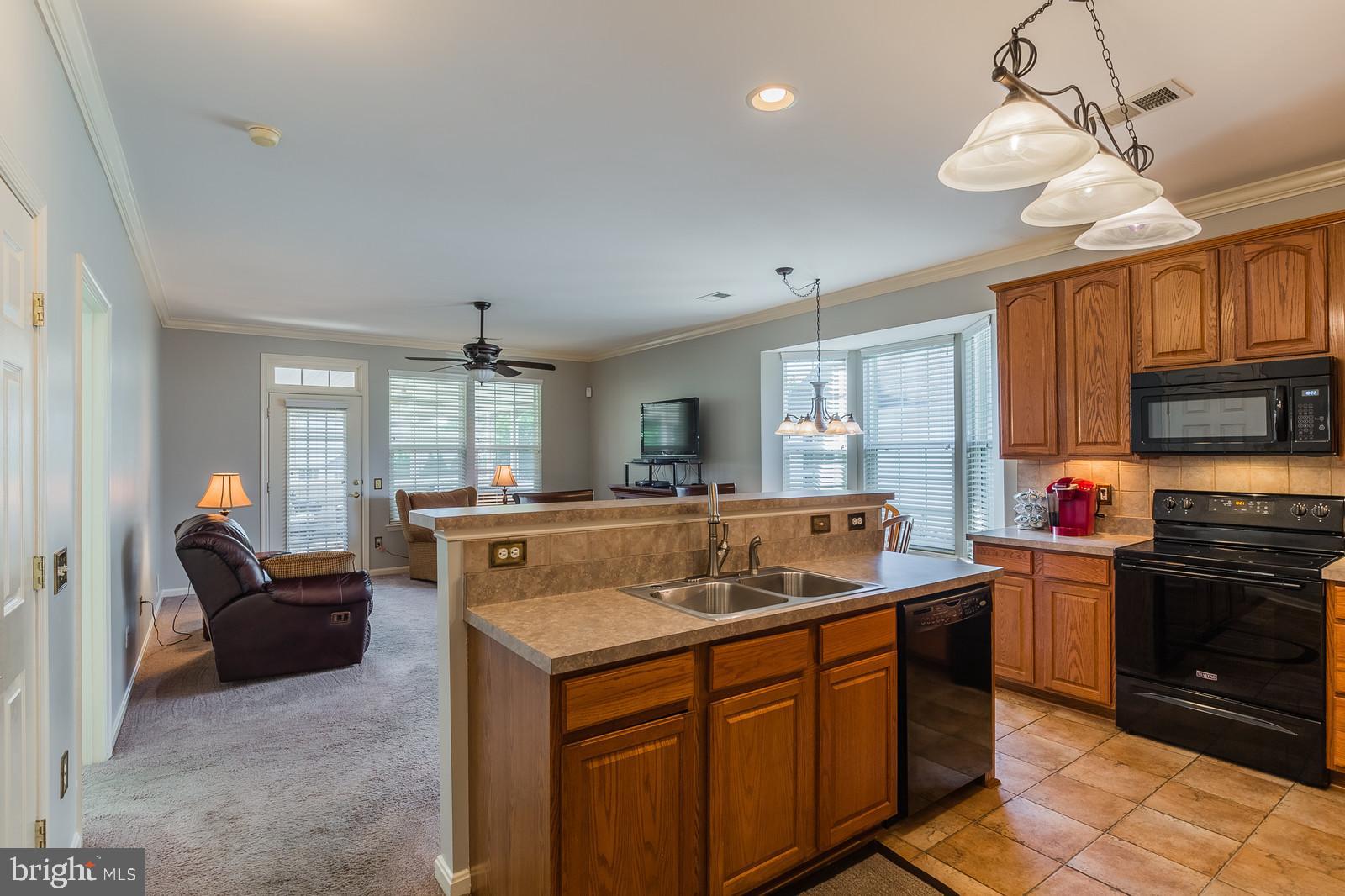 FOUR SEASONS - Residential