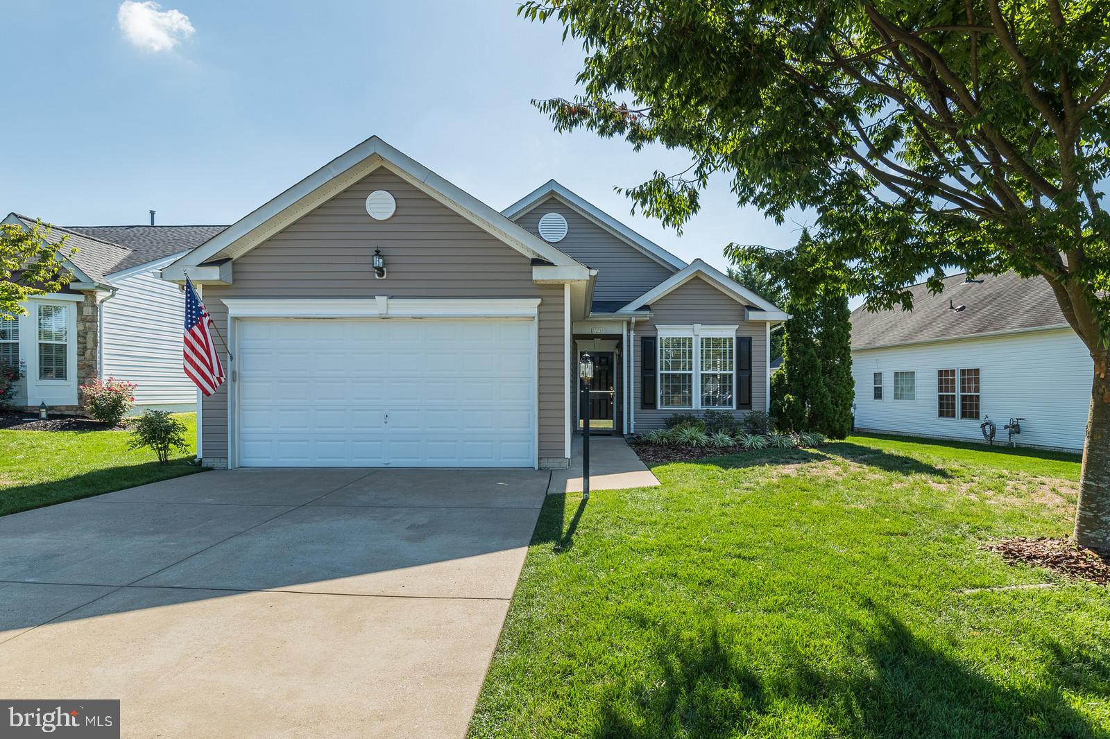 FOUR SEASONS - Residential