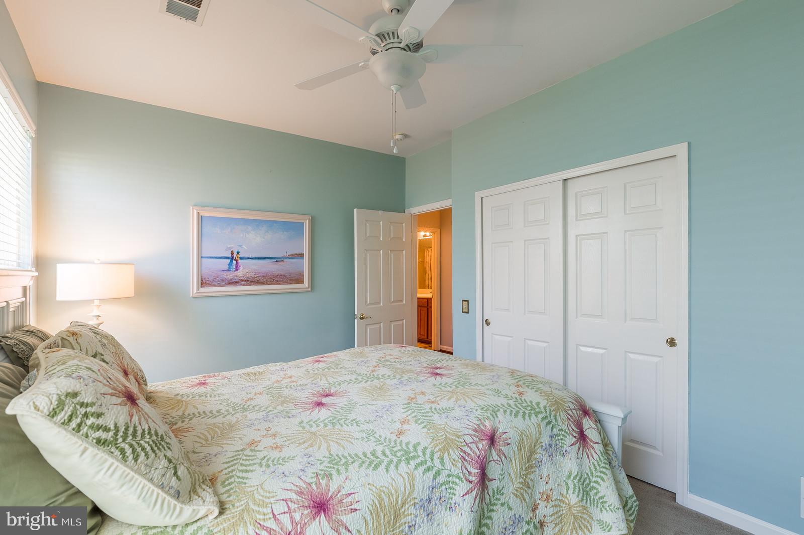 FOUR SEASONS - Residential