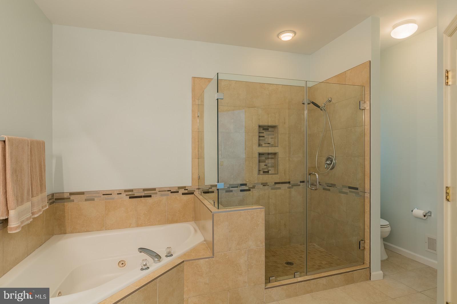 FOUR SEASONS - Residential