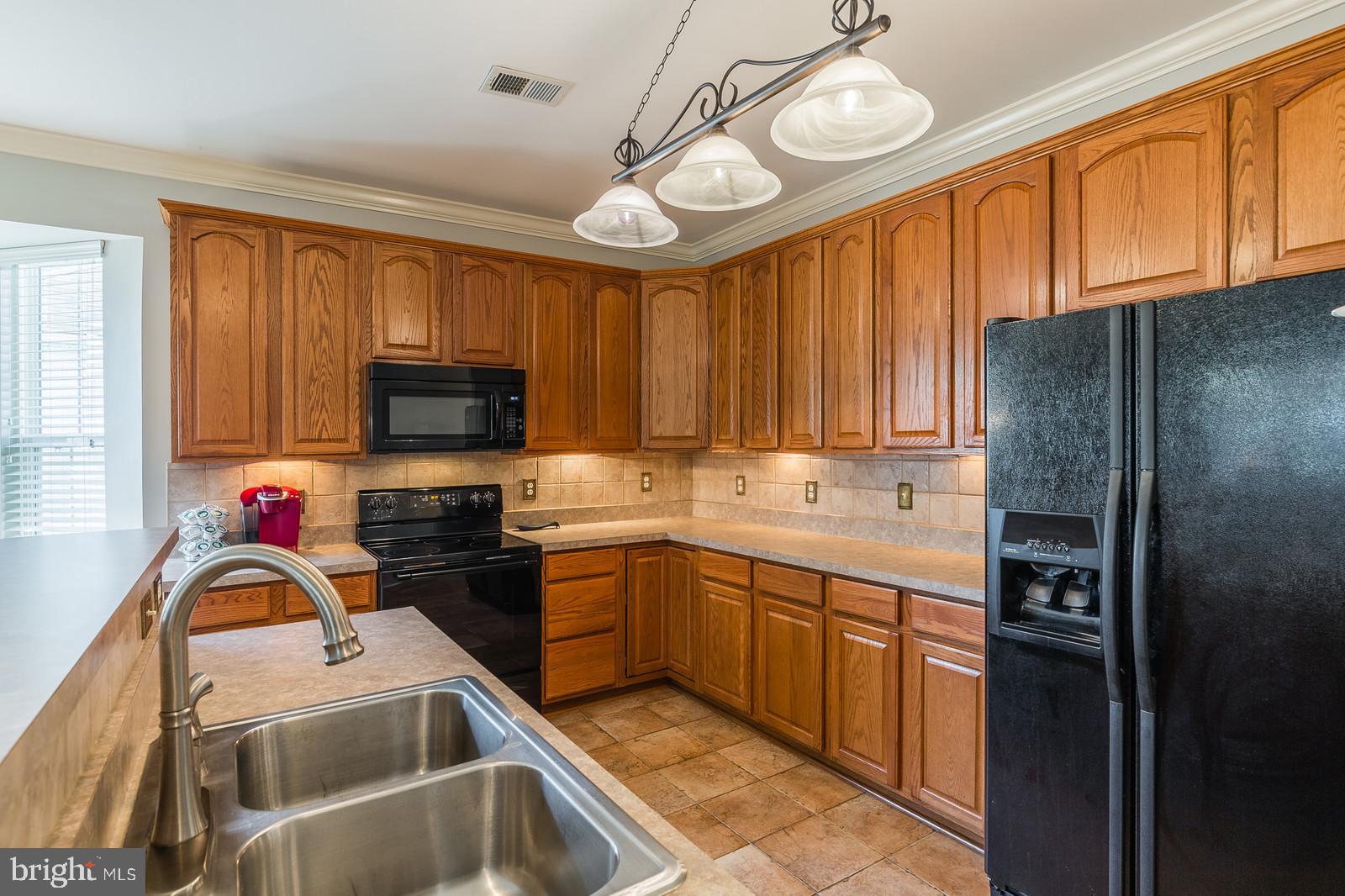 FOUR SEASONS - Residential