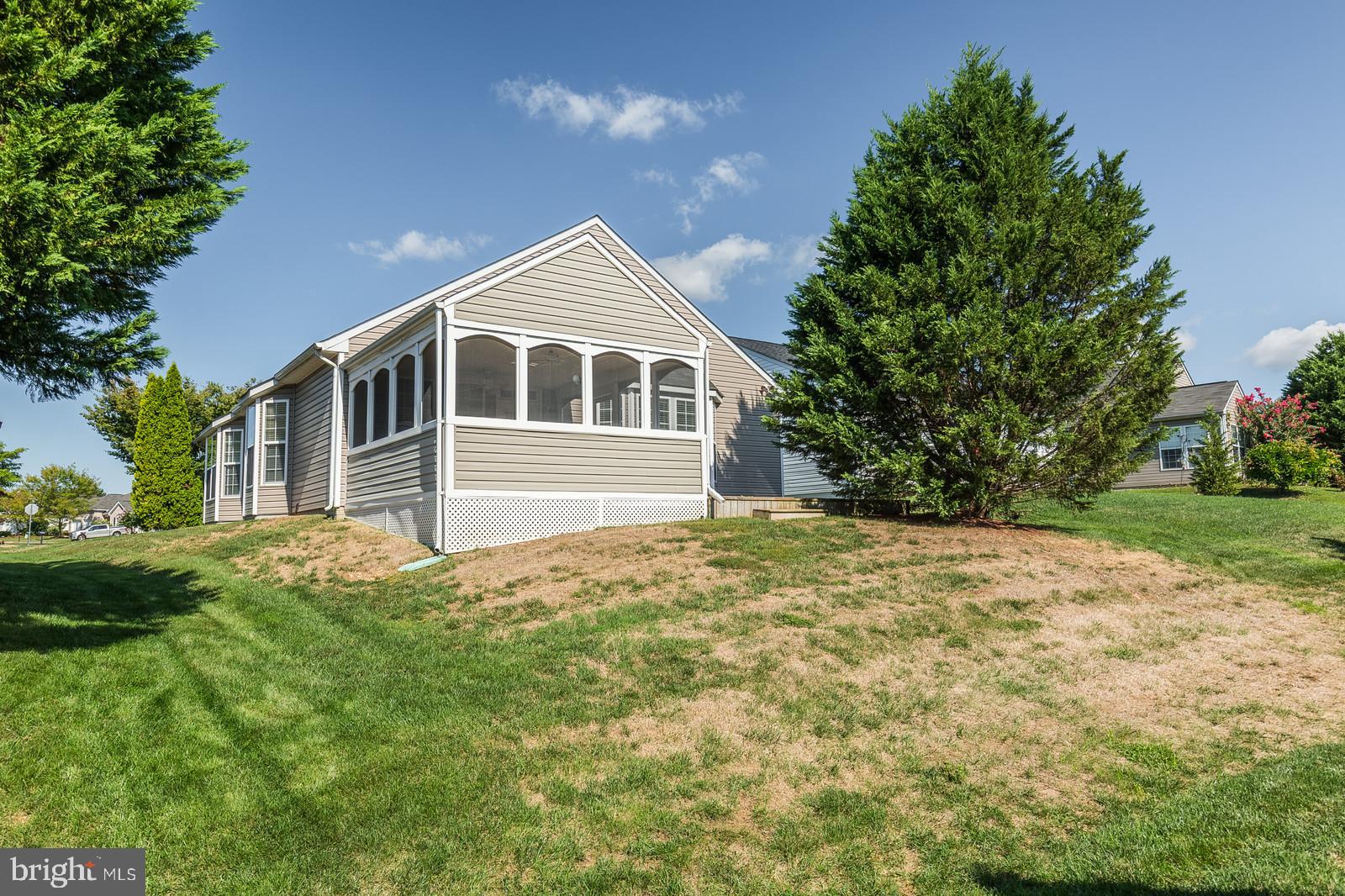 FOUR SEASONS - Residential