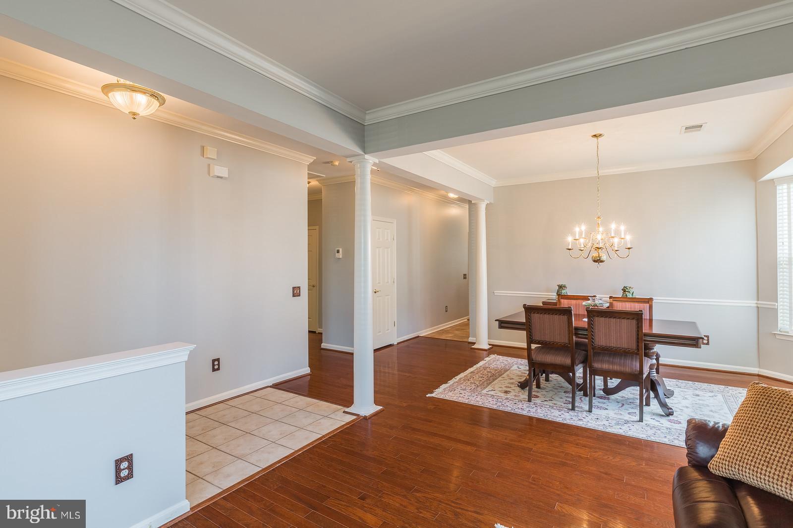 FOUR SEASONS - Residential