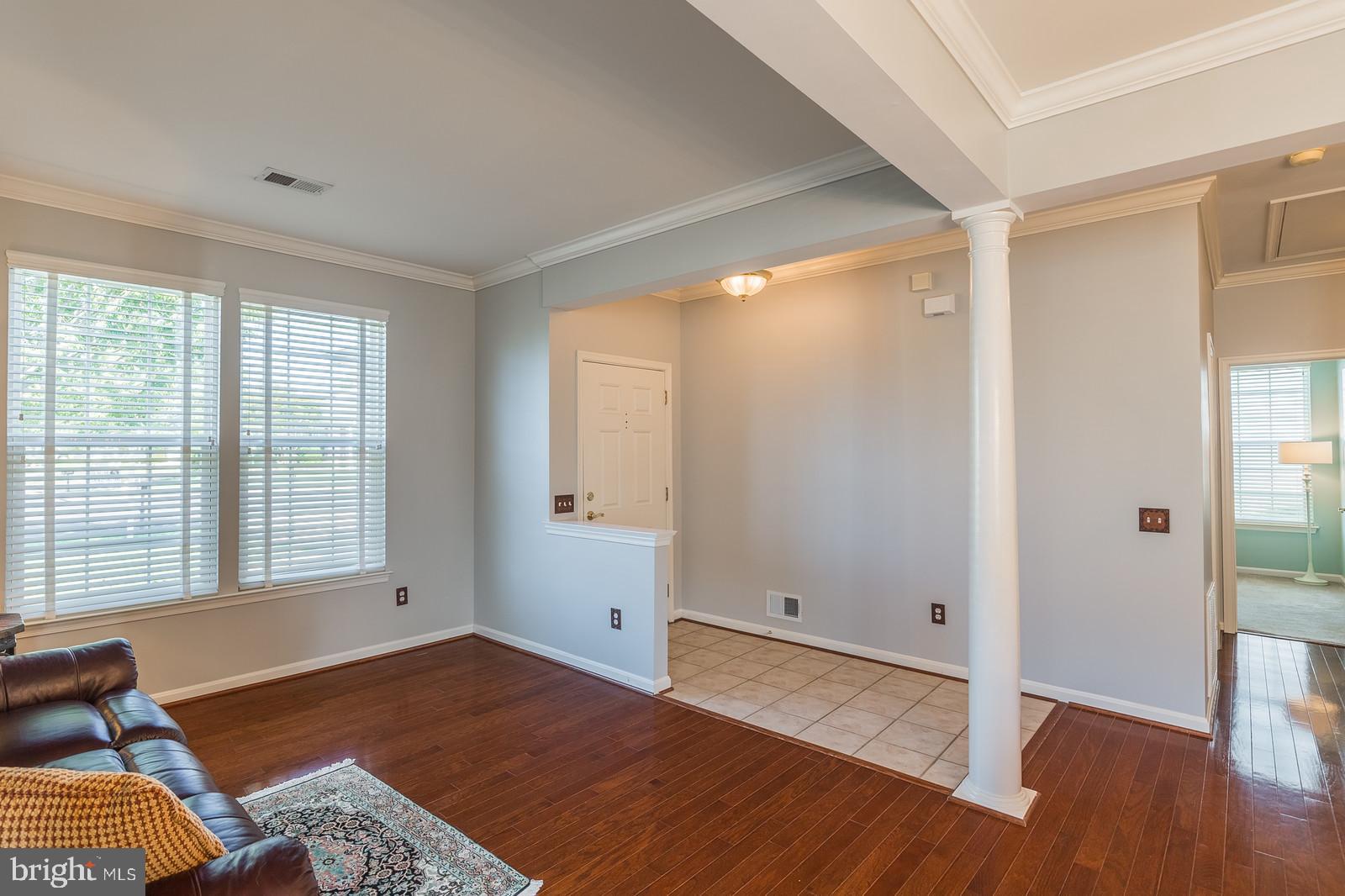 FOUR SEASONS - Residential