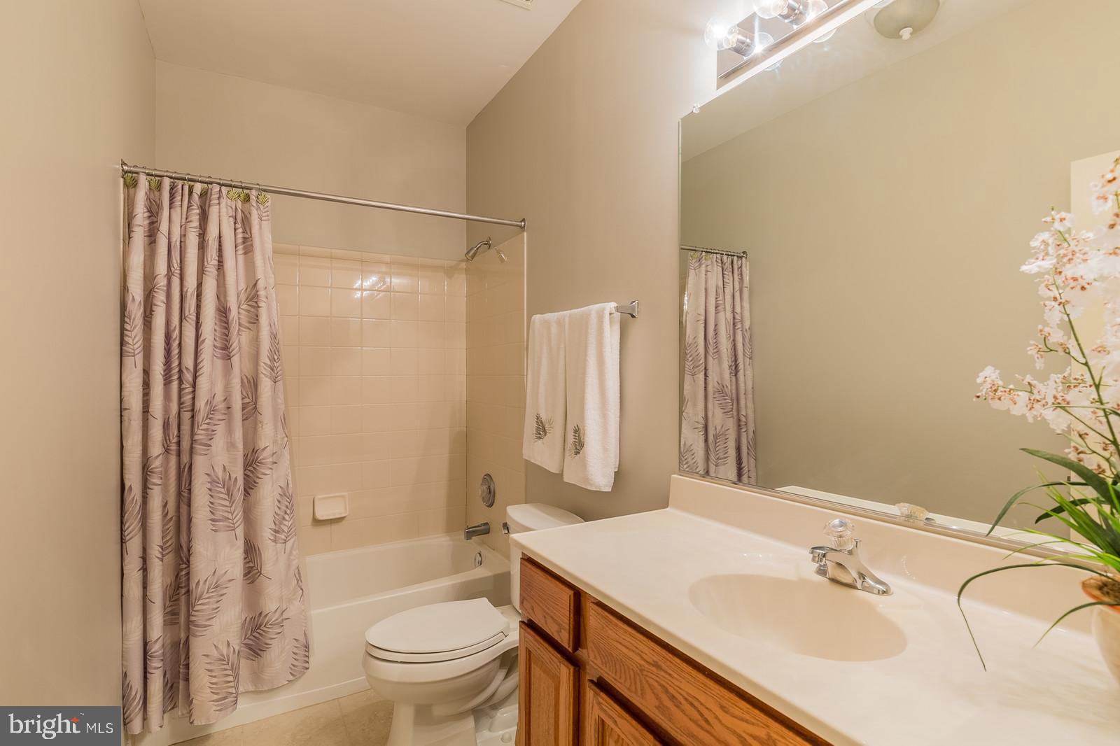 FOUR SEASONS - Residential