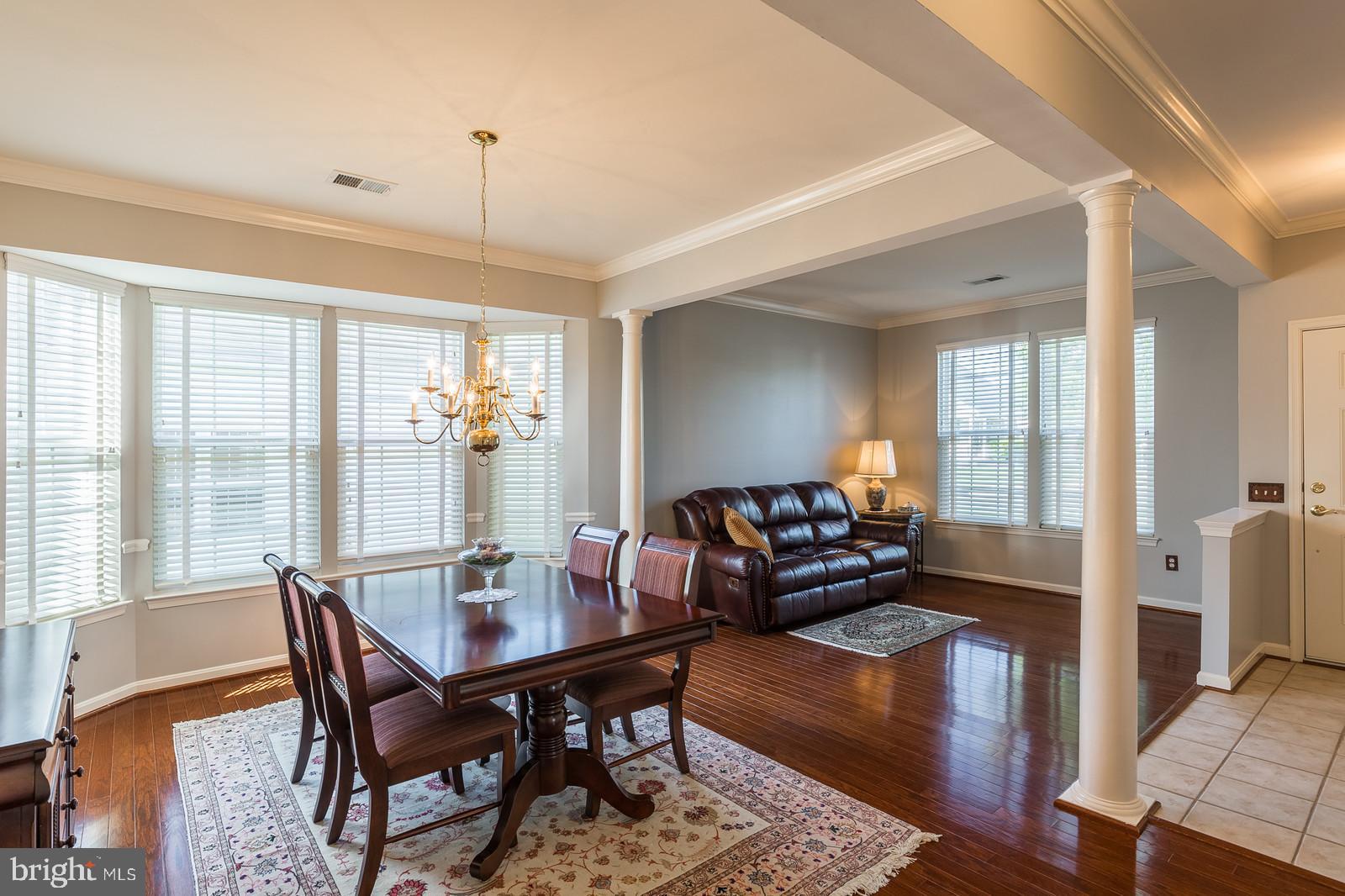 FOUR SEASONS - Residential