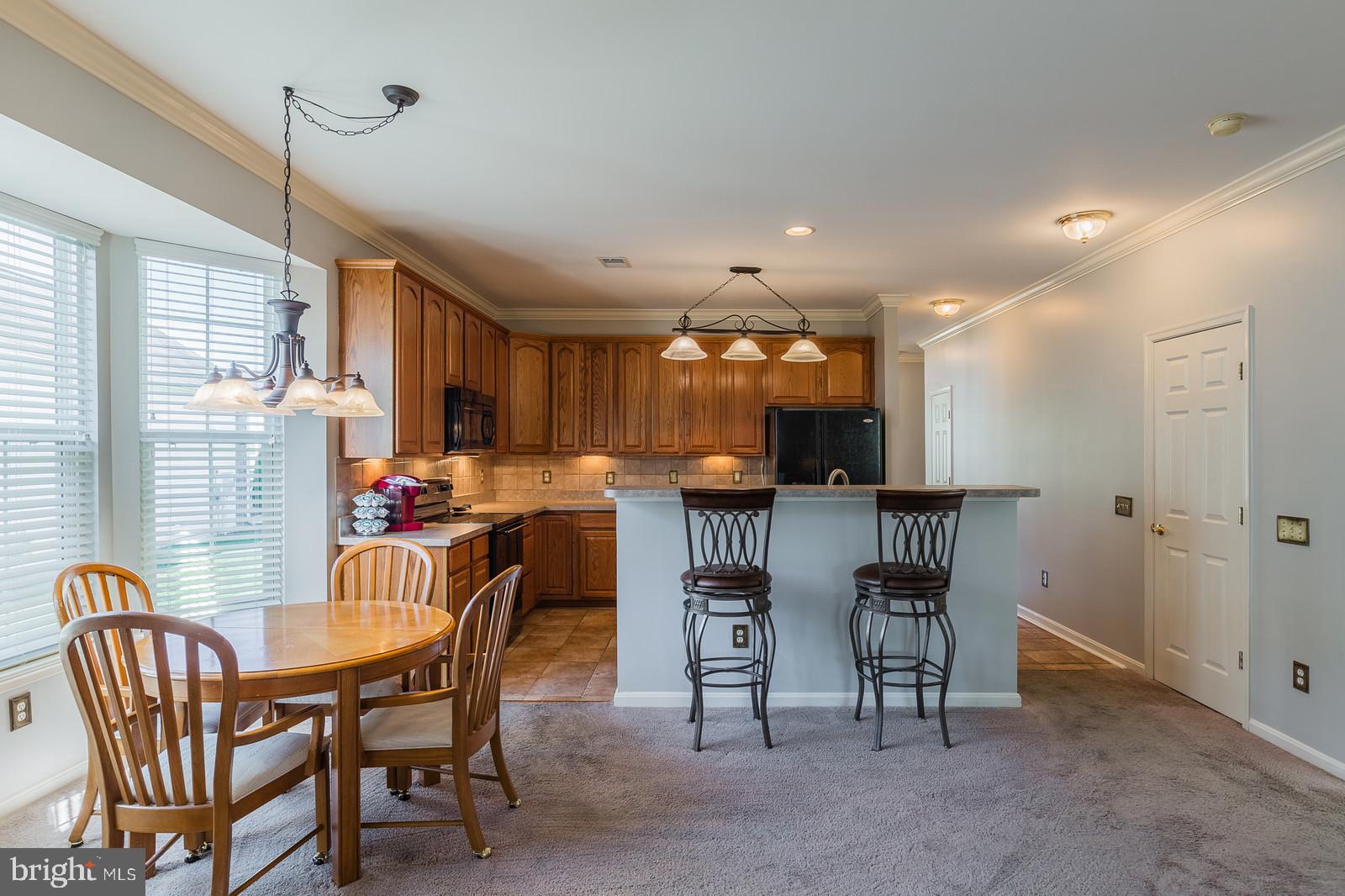 FOUR SEASONS - Residential