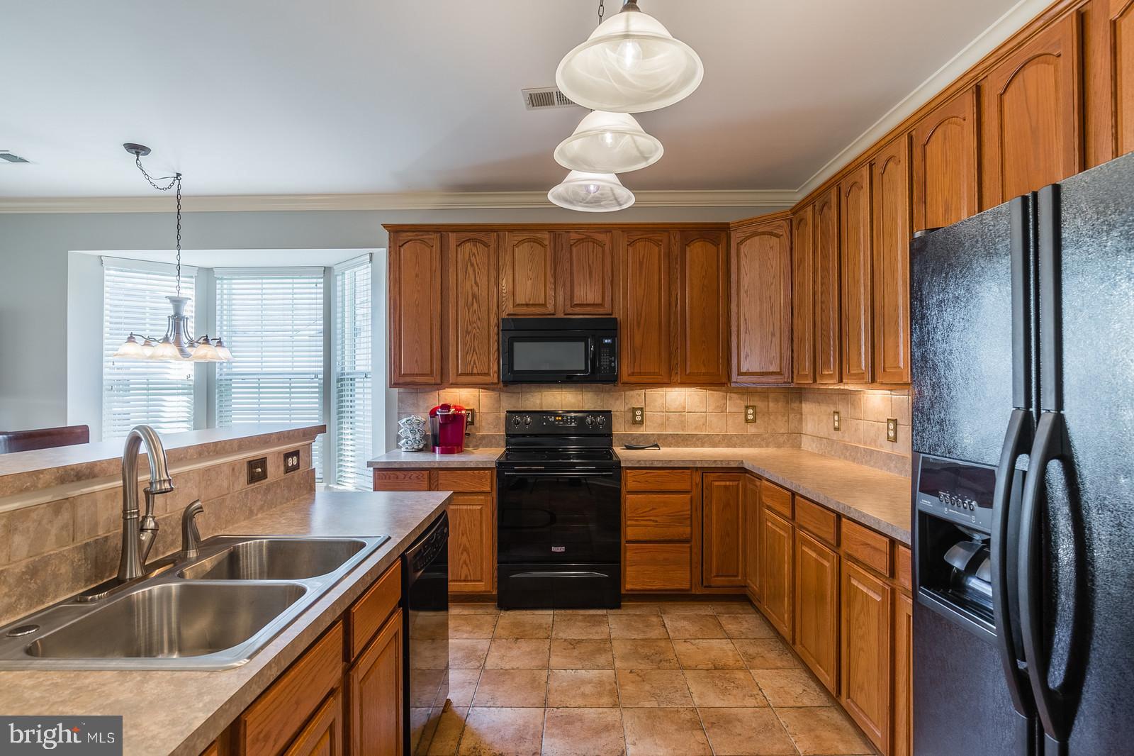 FOUR SEASONS - Residential