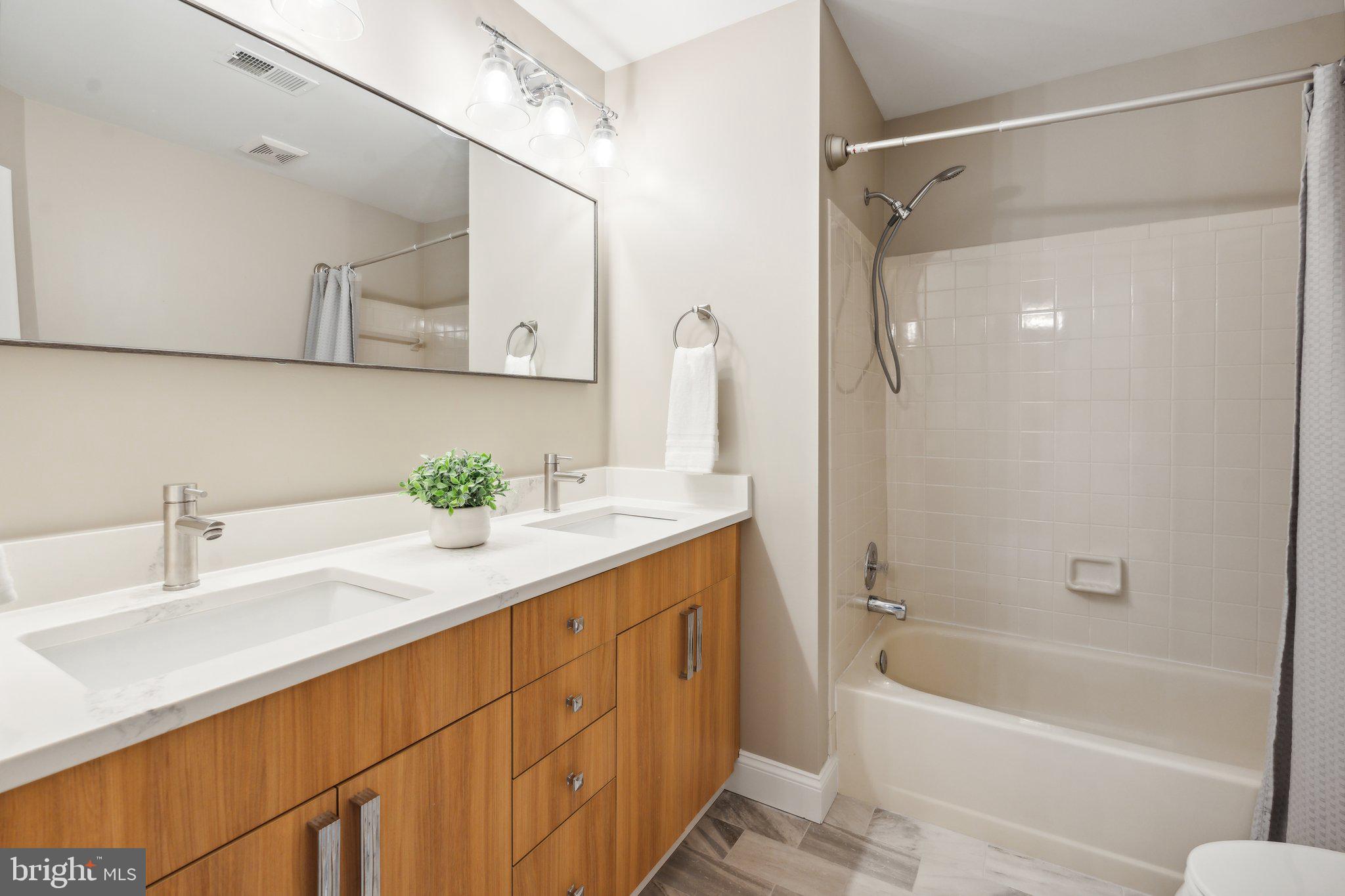 OAKCREST FARMS - Residential