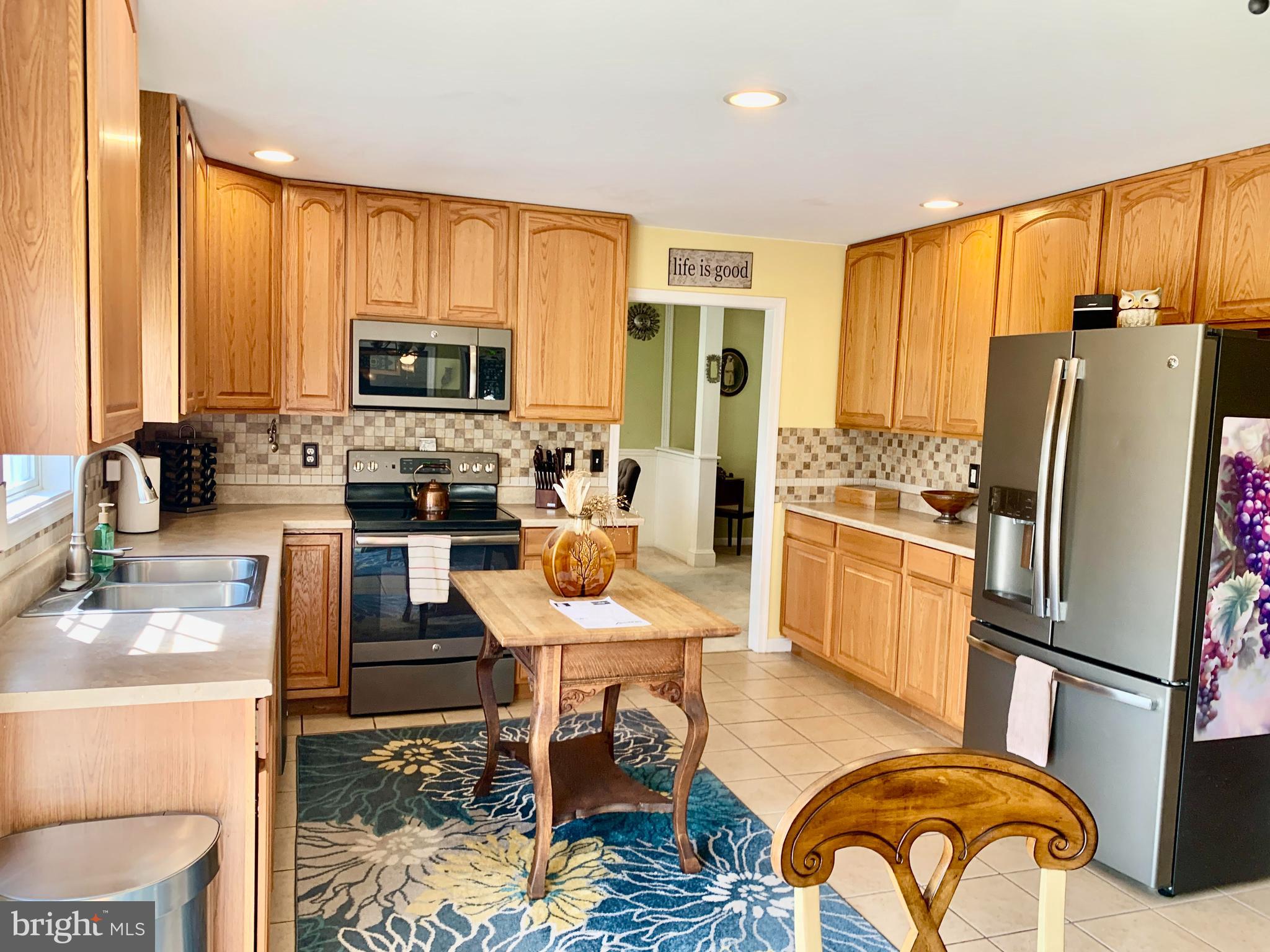 COLLINS POINT - Residential