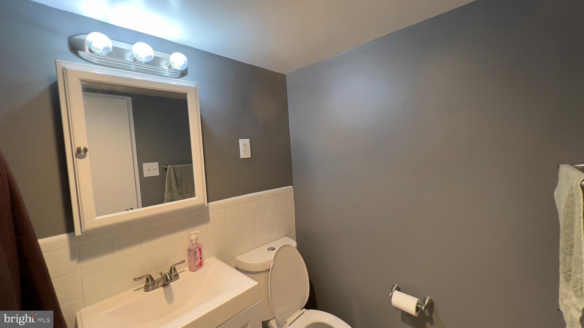 GROSVENOR WOODS - Residential Lease