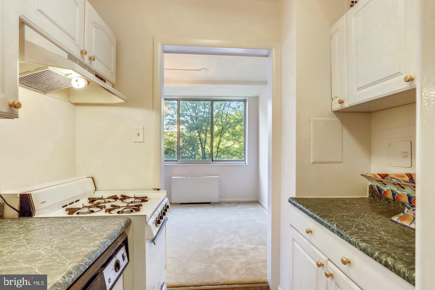 GROSVENOR WOODS - Residential Lease