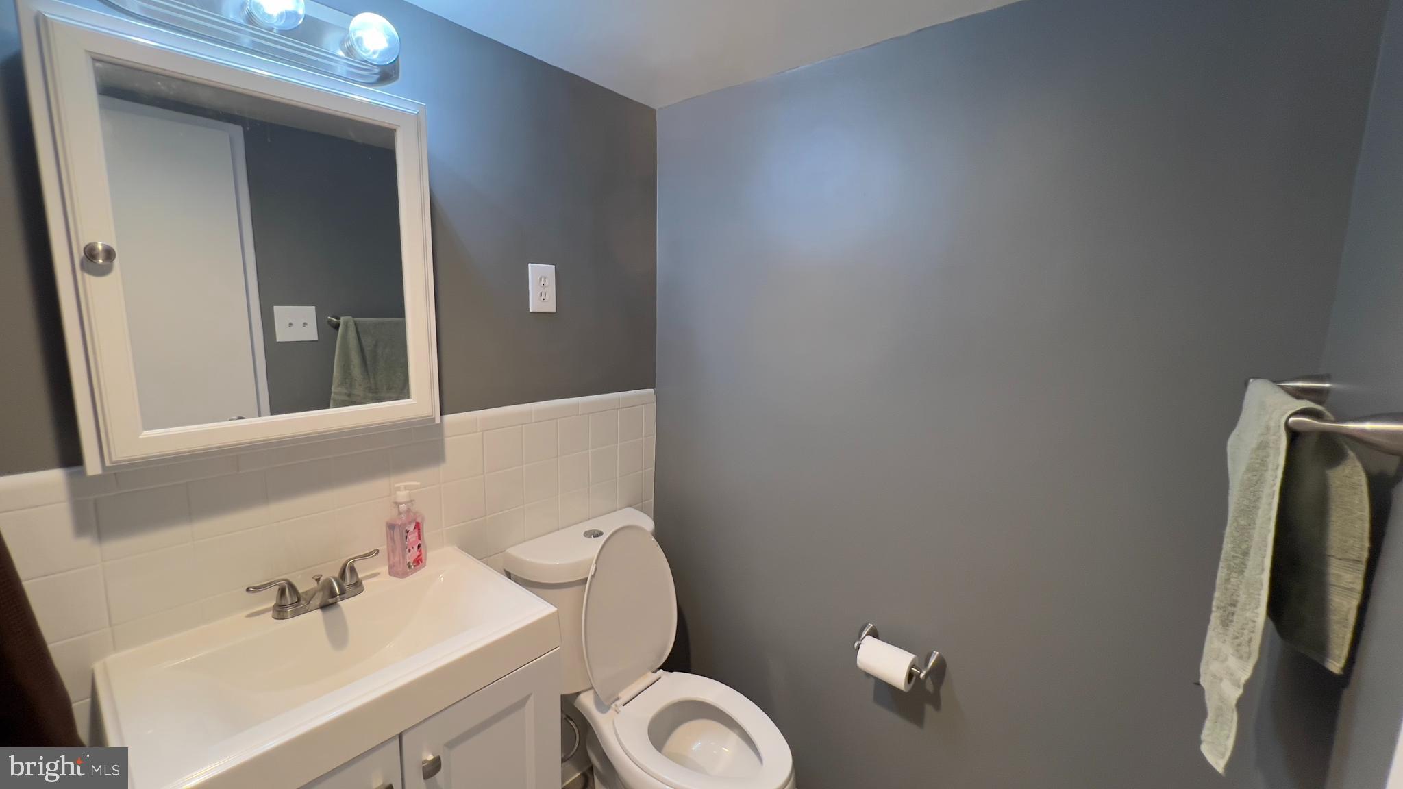 GROSVENOR WOODS - Residential Lease