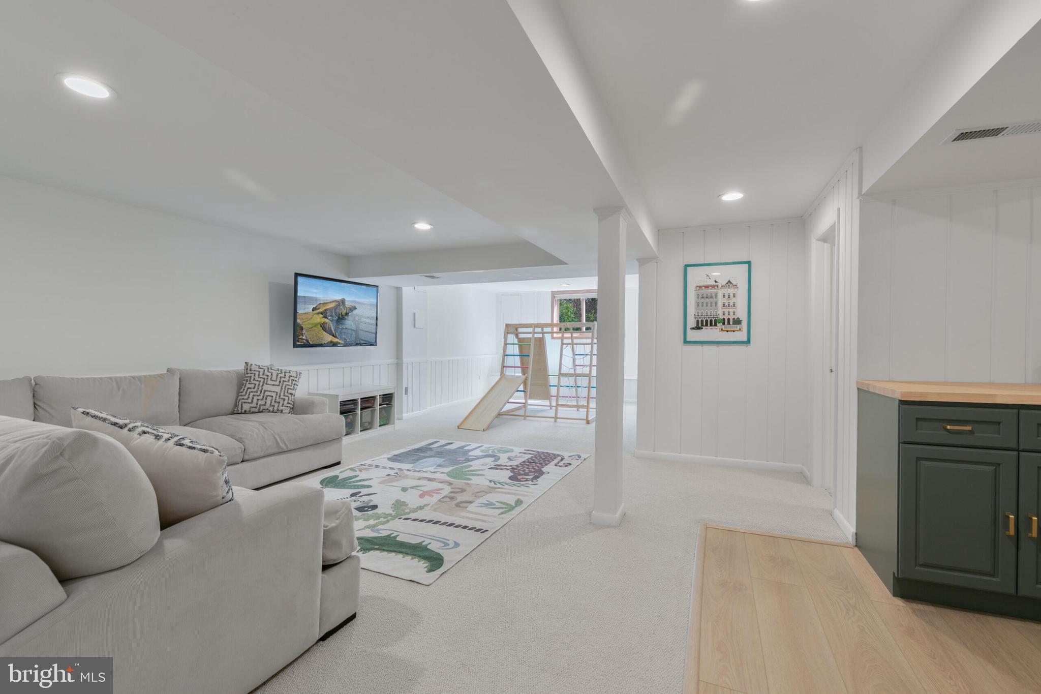 VIENNA WOODS - Residential