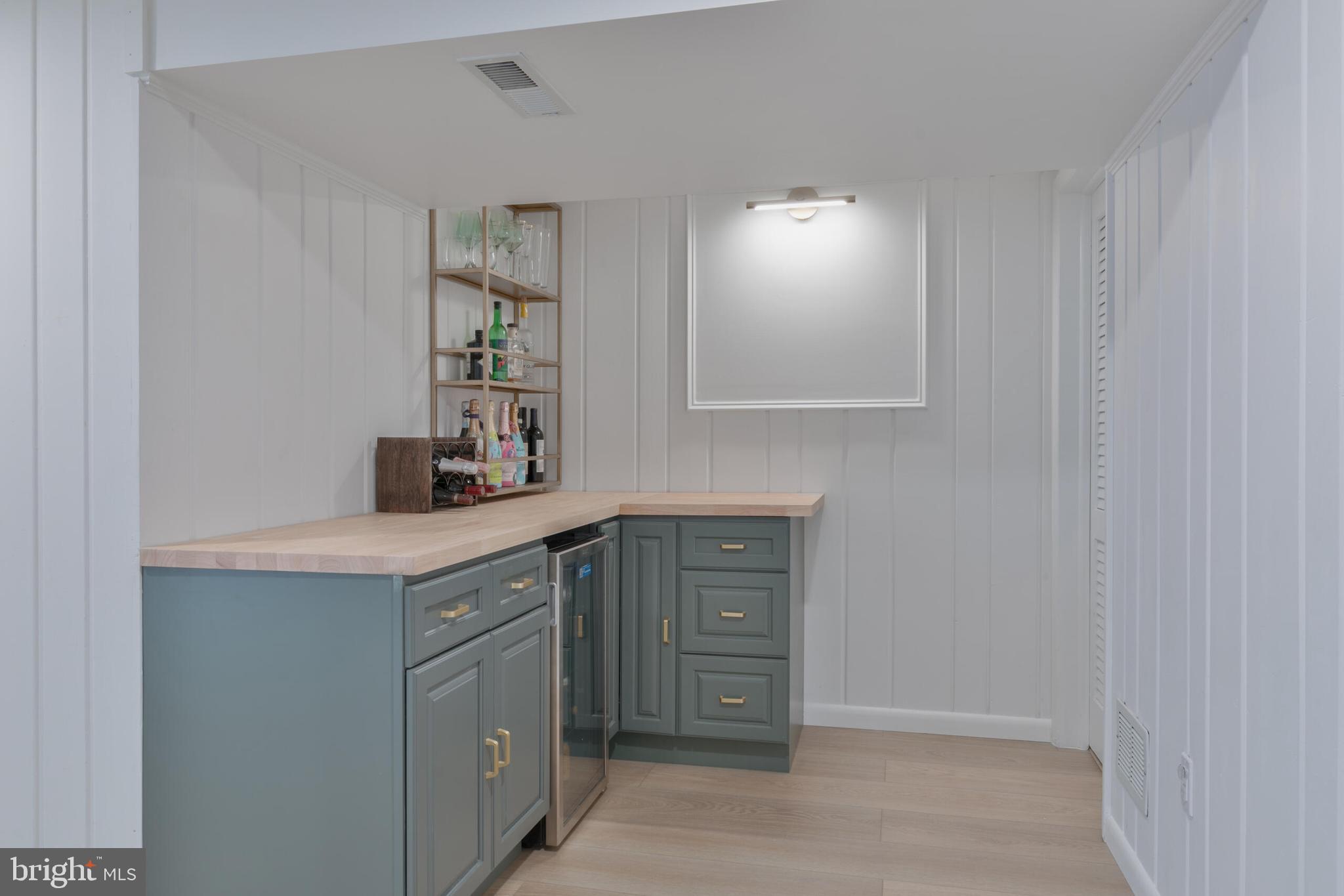 VIENNA WOODS - Residential