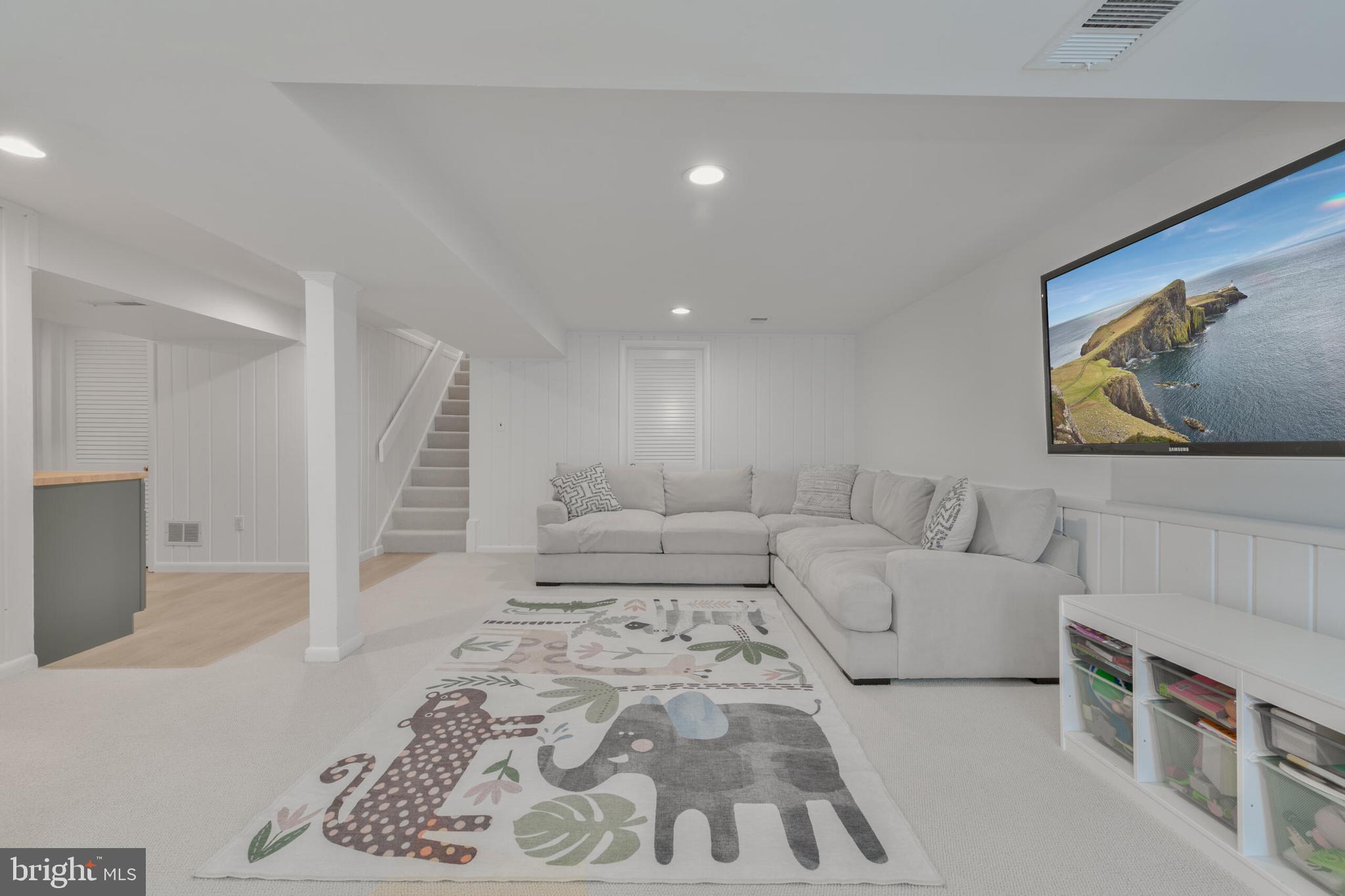 VIENNA WOODS - Residential