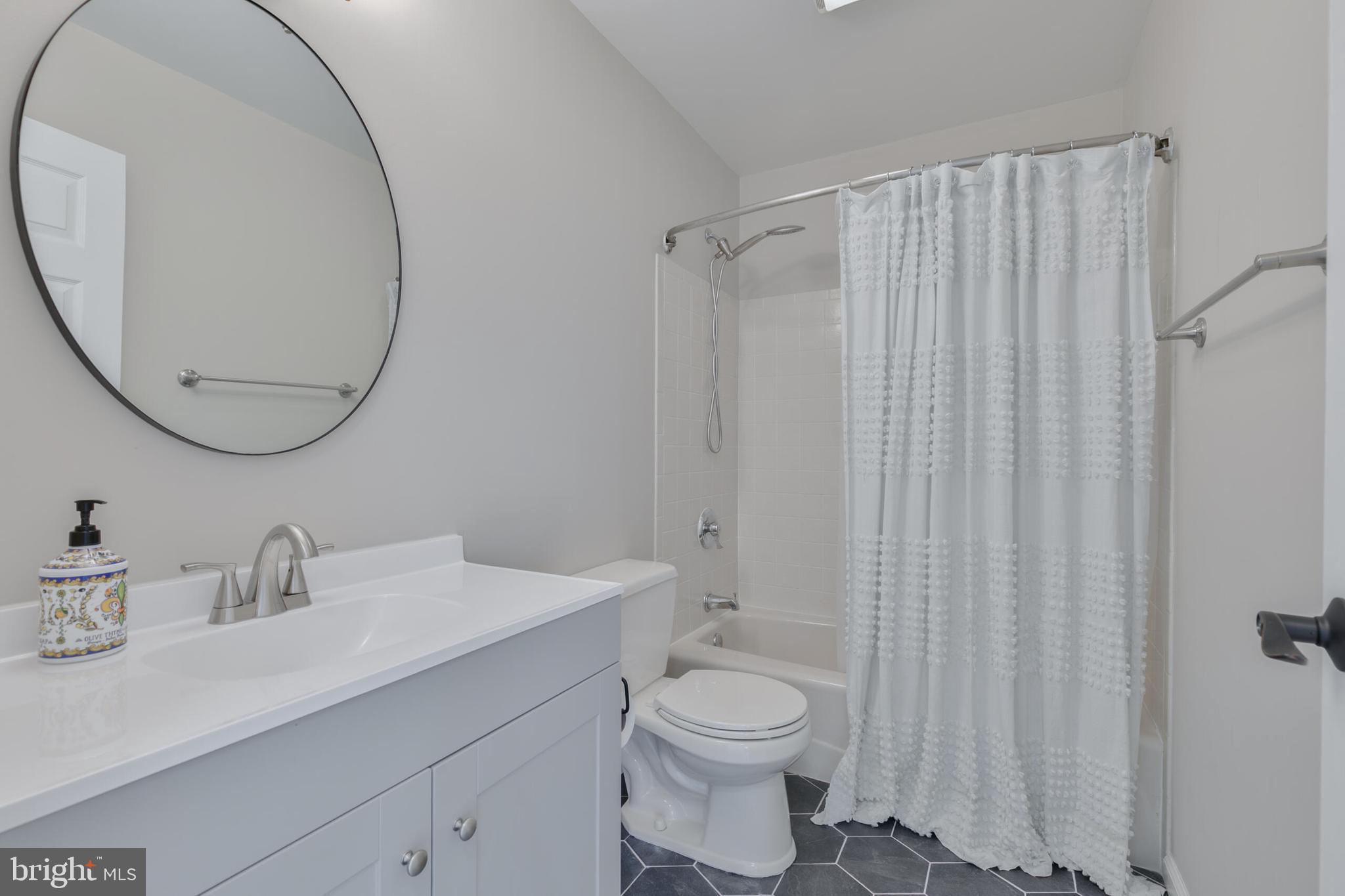 VIENNA WOODS - Residential