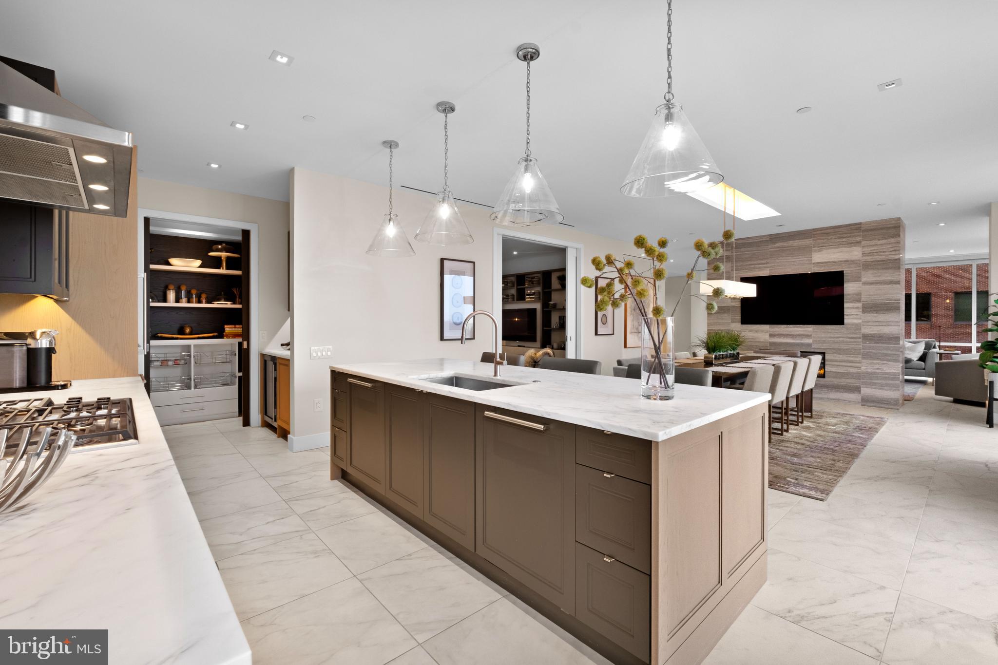 WASHINGTON SQ - Residential