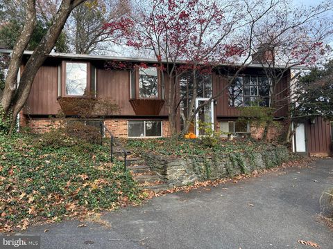 Photo of 6418 Bannockburn Drive, BETHESDA, MD 20817 (MLS # MDMC2209136)