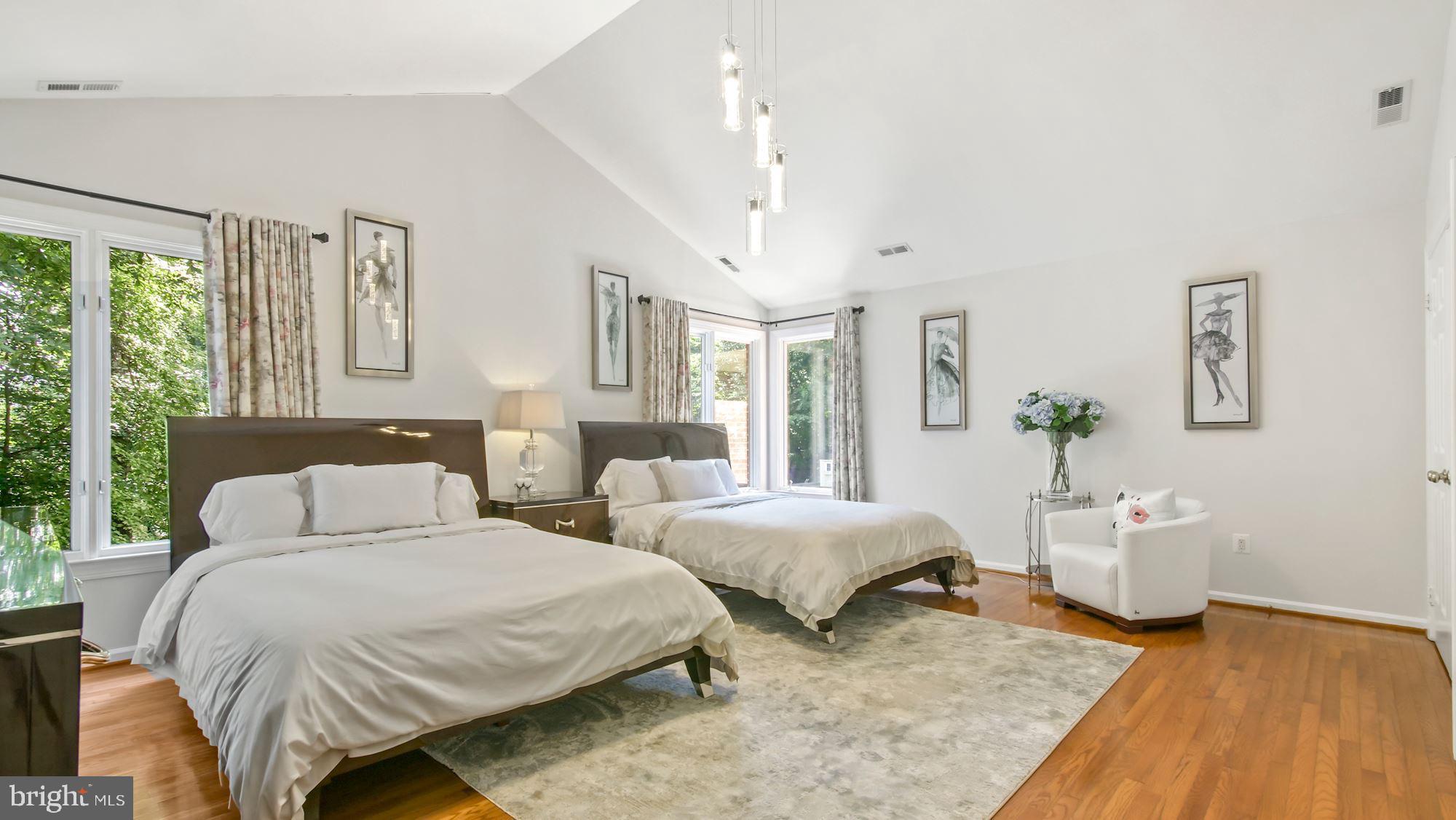 SENECA KNOLL - Residential