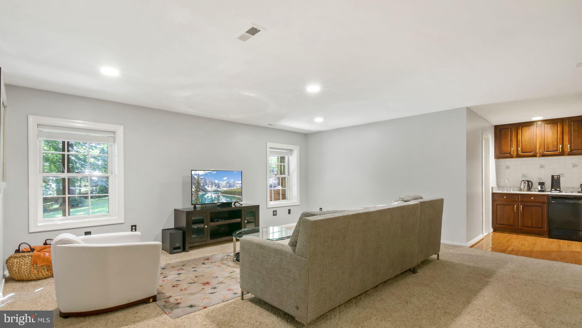 SENECA KNOLL - Residential