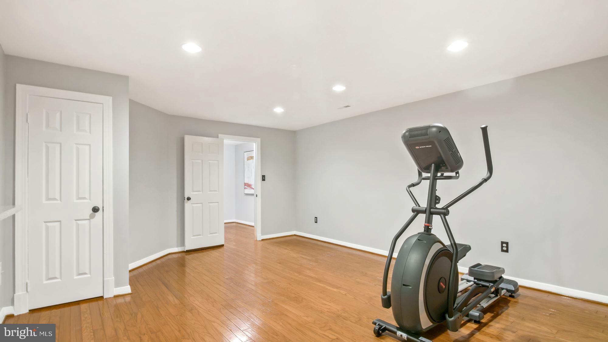 SENECA KNOLL - Residential