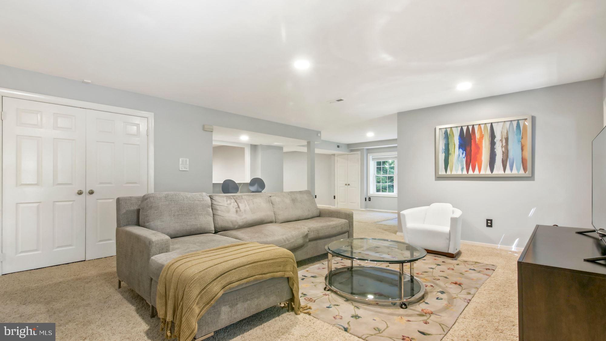 SENECA KNOLL - Residential