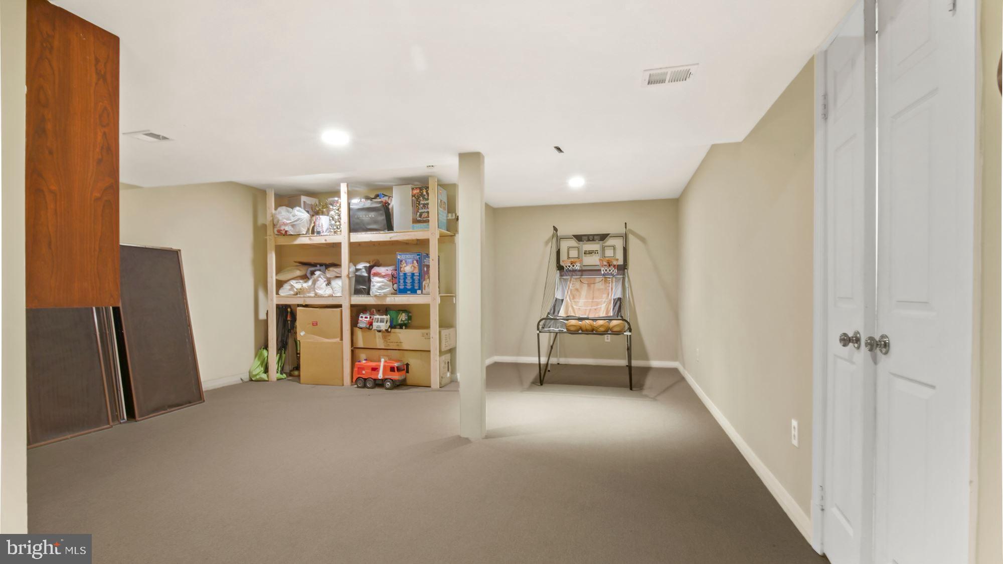 SENECA KNOLL - Residential