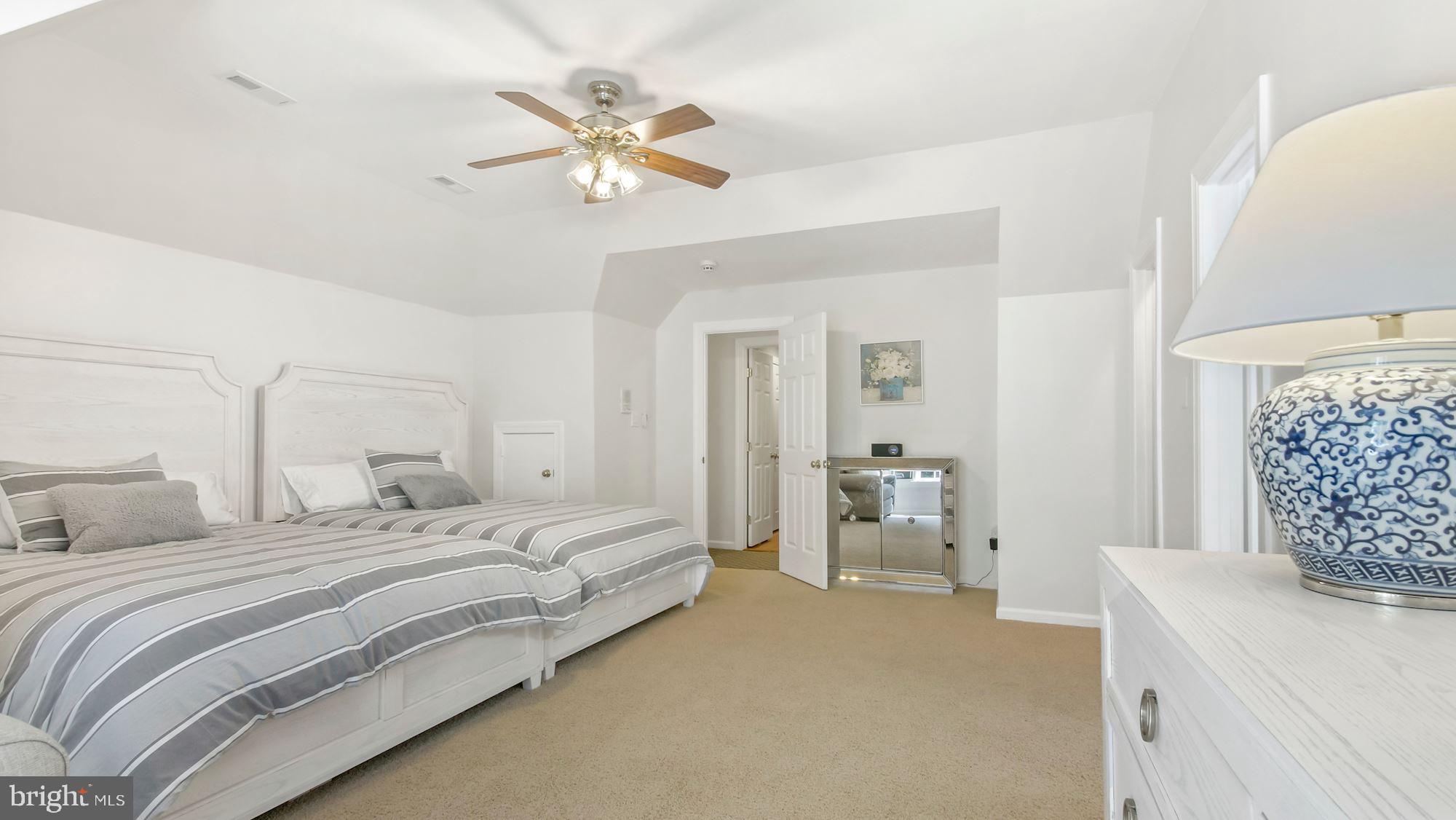 SENECA KNOLL - Residential