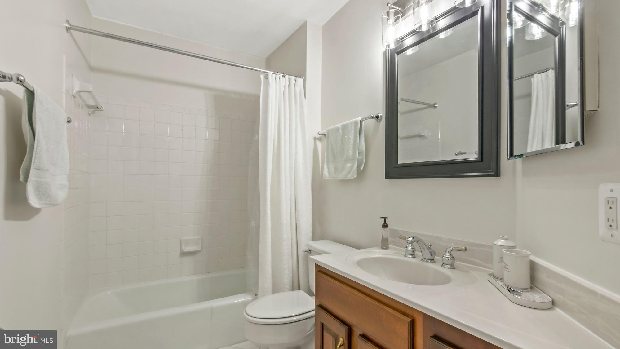 SENECA KNOLL - Residential