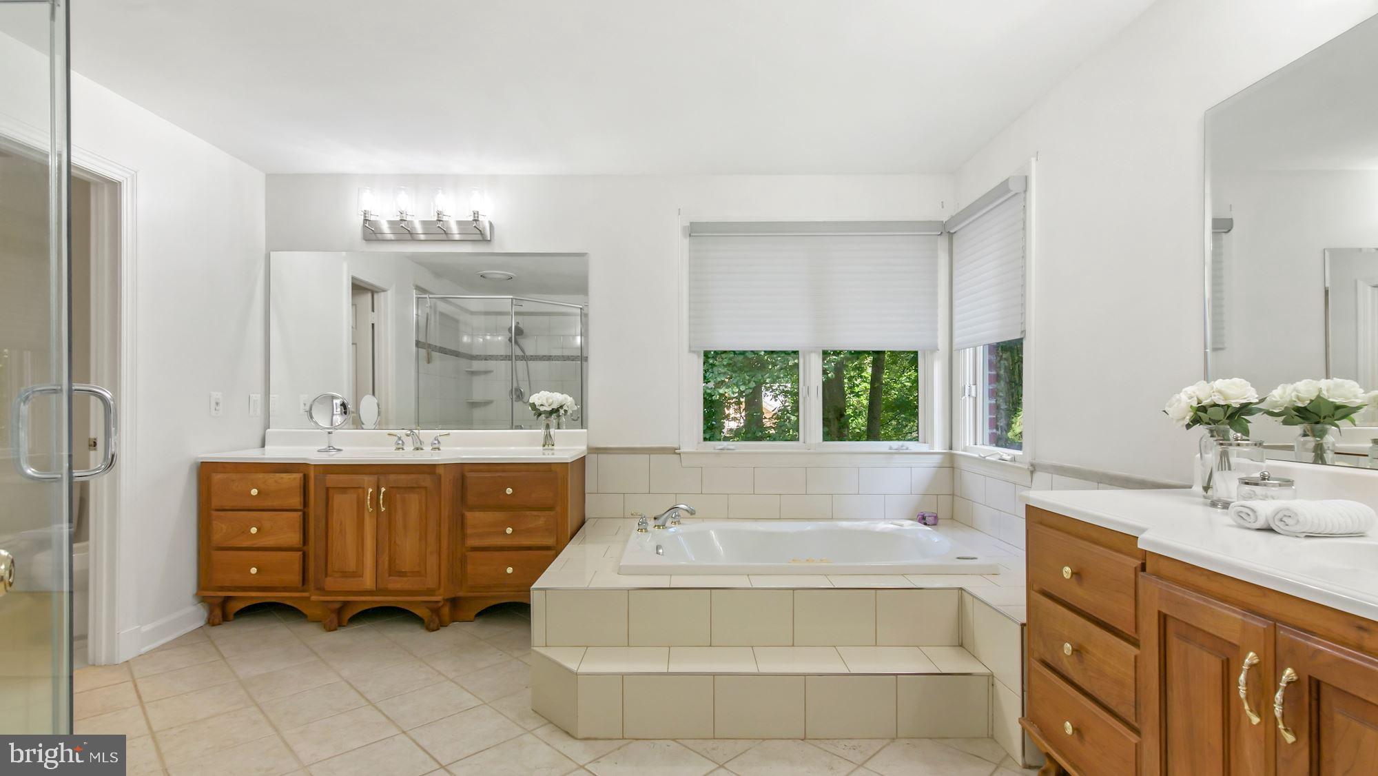 SENECA KNOLL - Residential