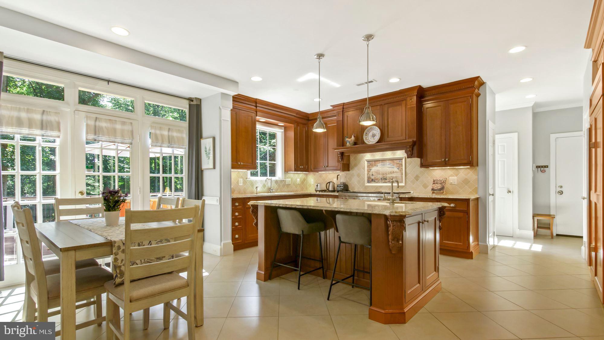 SENECA KNOLL - Residential