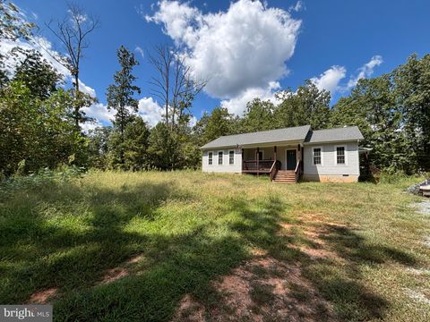 Photo of 26097 Indian Trce, UNIONVILLE, VA 22567 (MLS # VAOR2012756)
