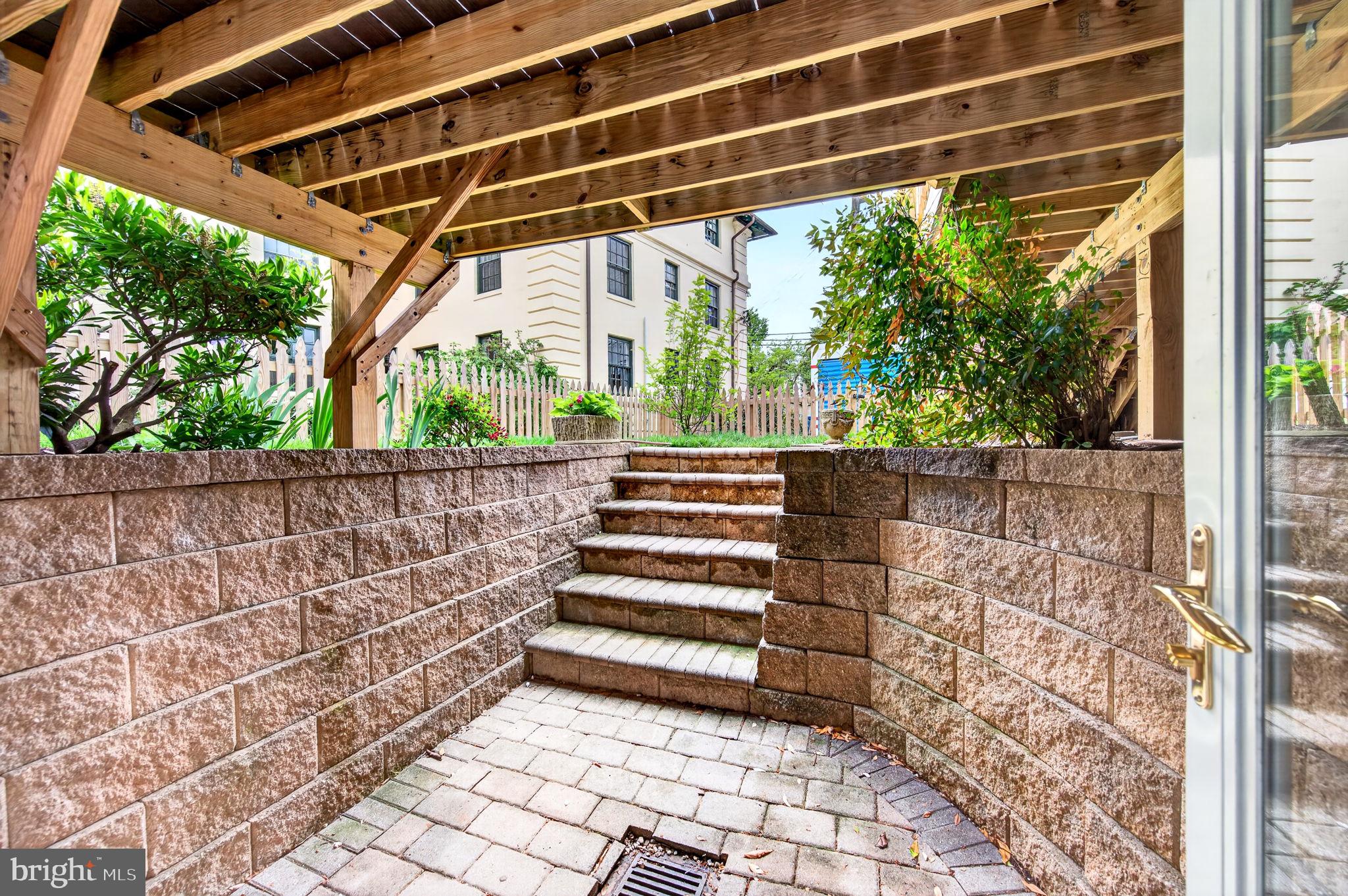 ROLAND PARK - Residential