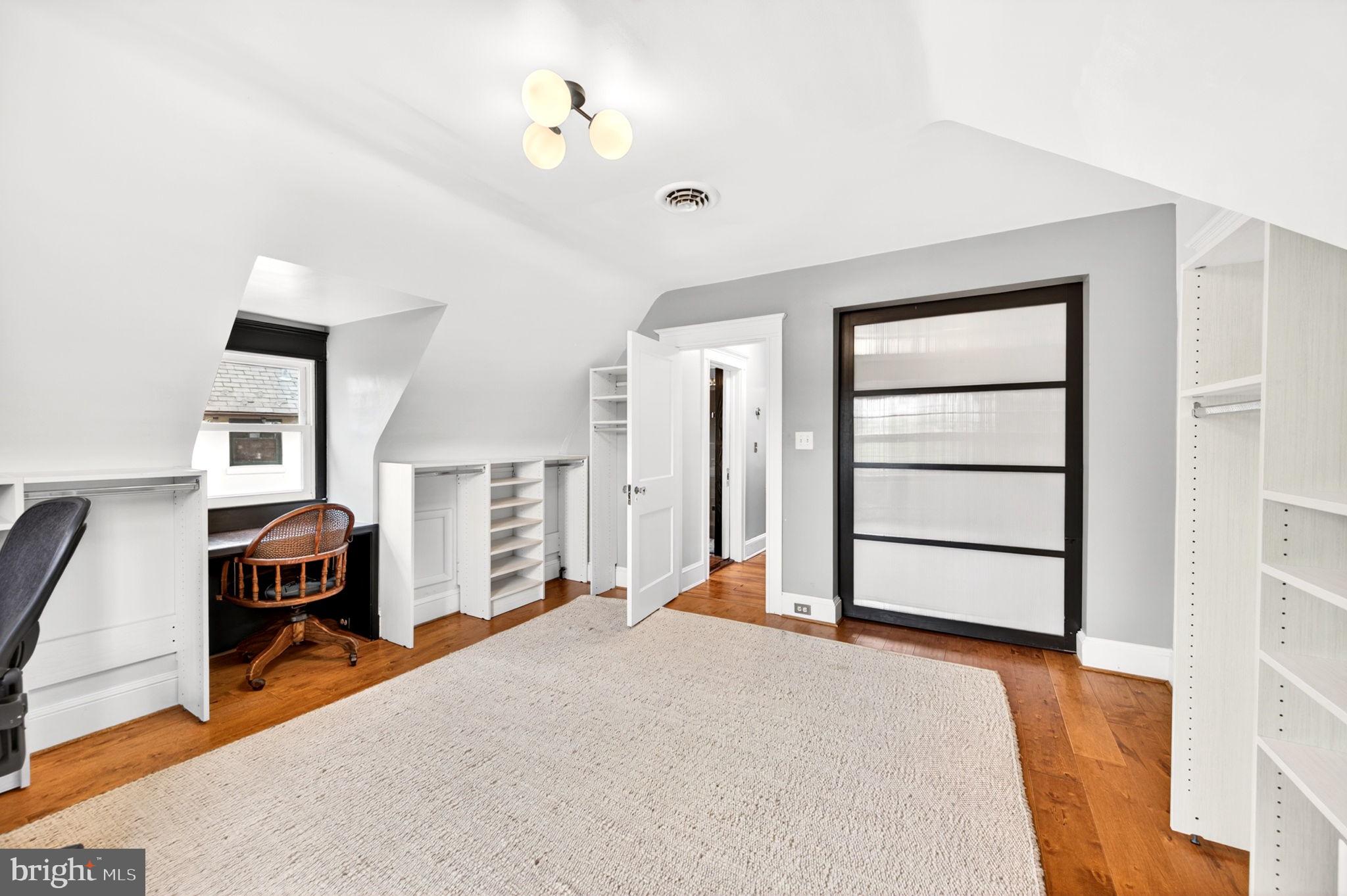 ROLAND PARK - Residential