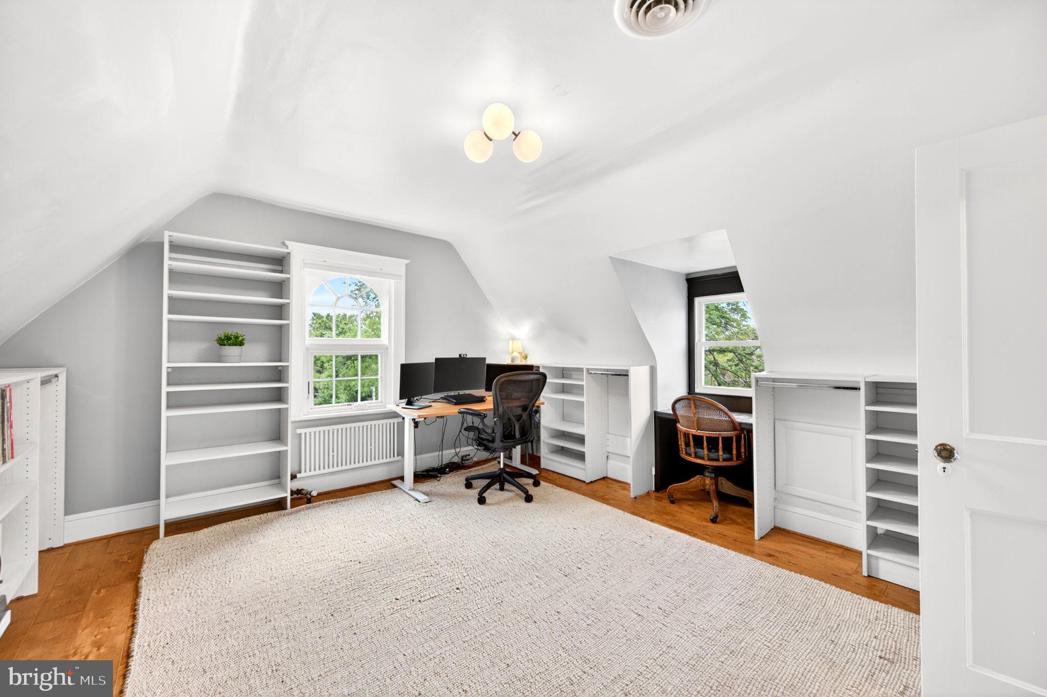 ROLAND PARK - Residential