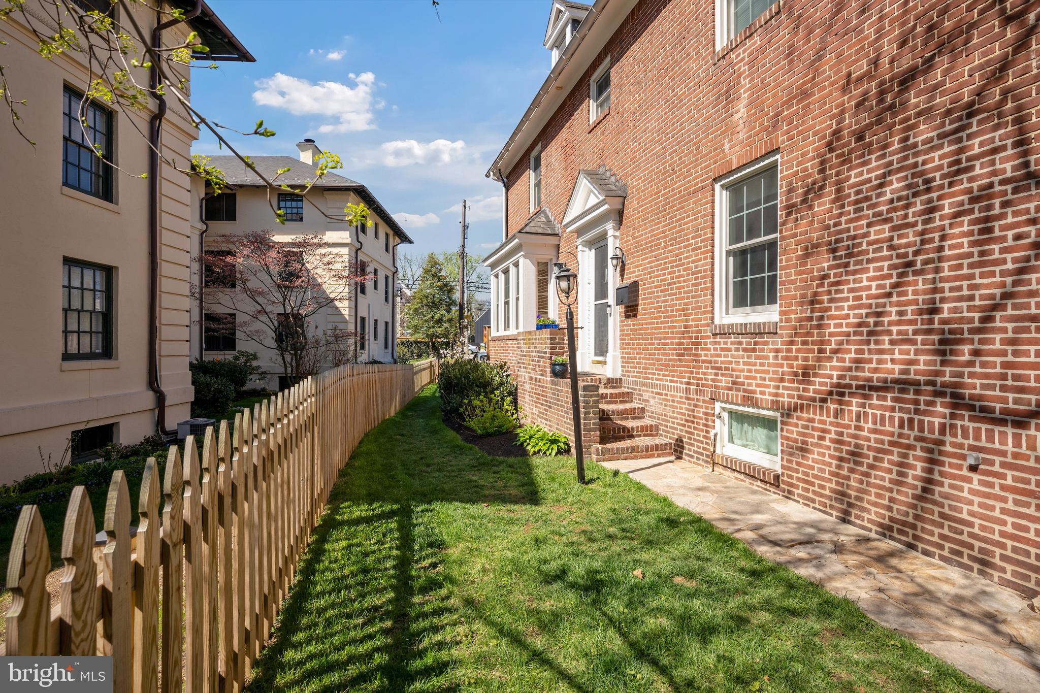 ROLAND PARK - Residential
